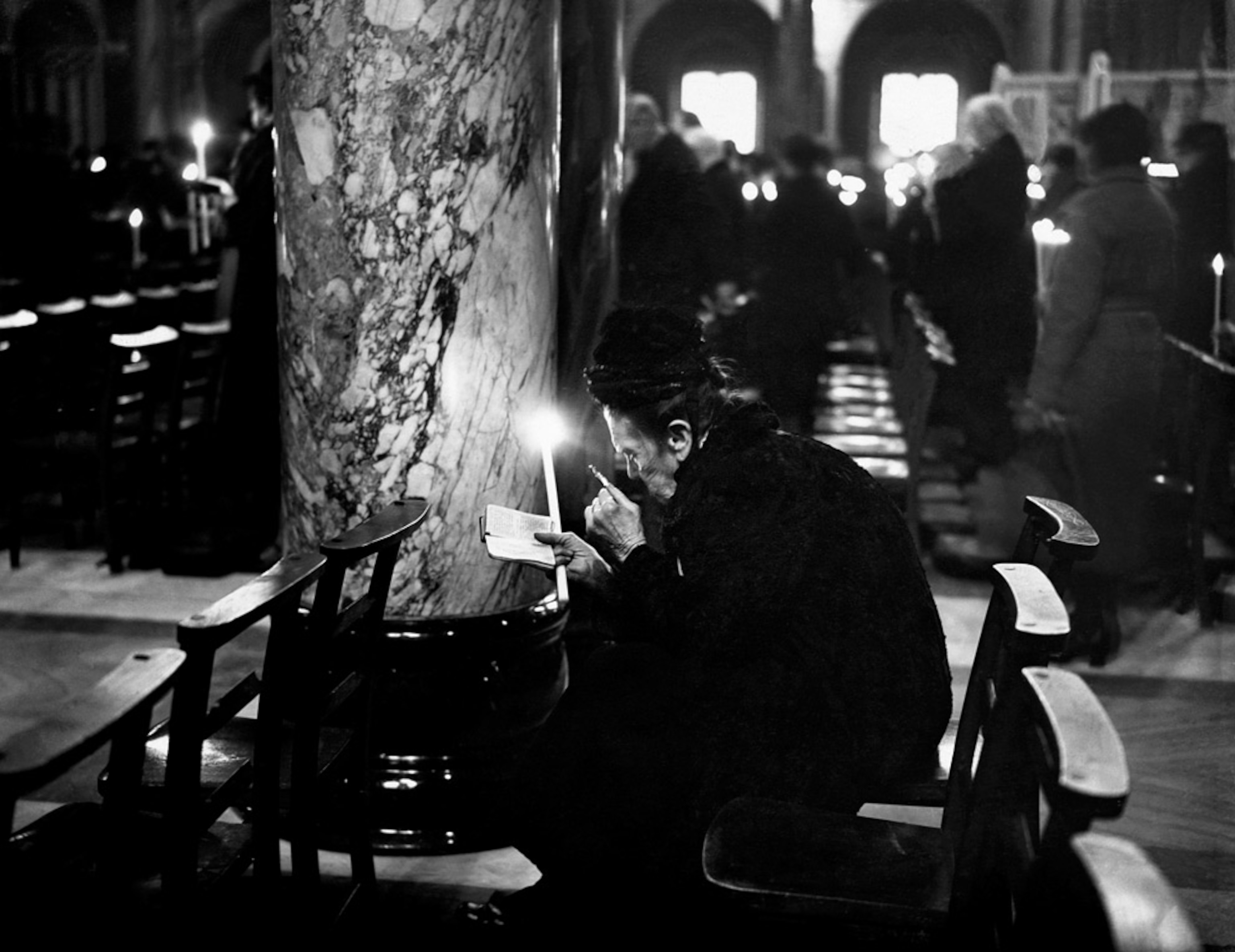 a woman praying in London in 1938 on Candlemas, which may have helped inspire Groundhog Day.