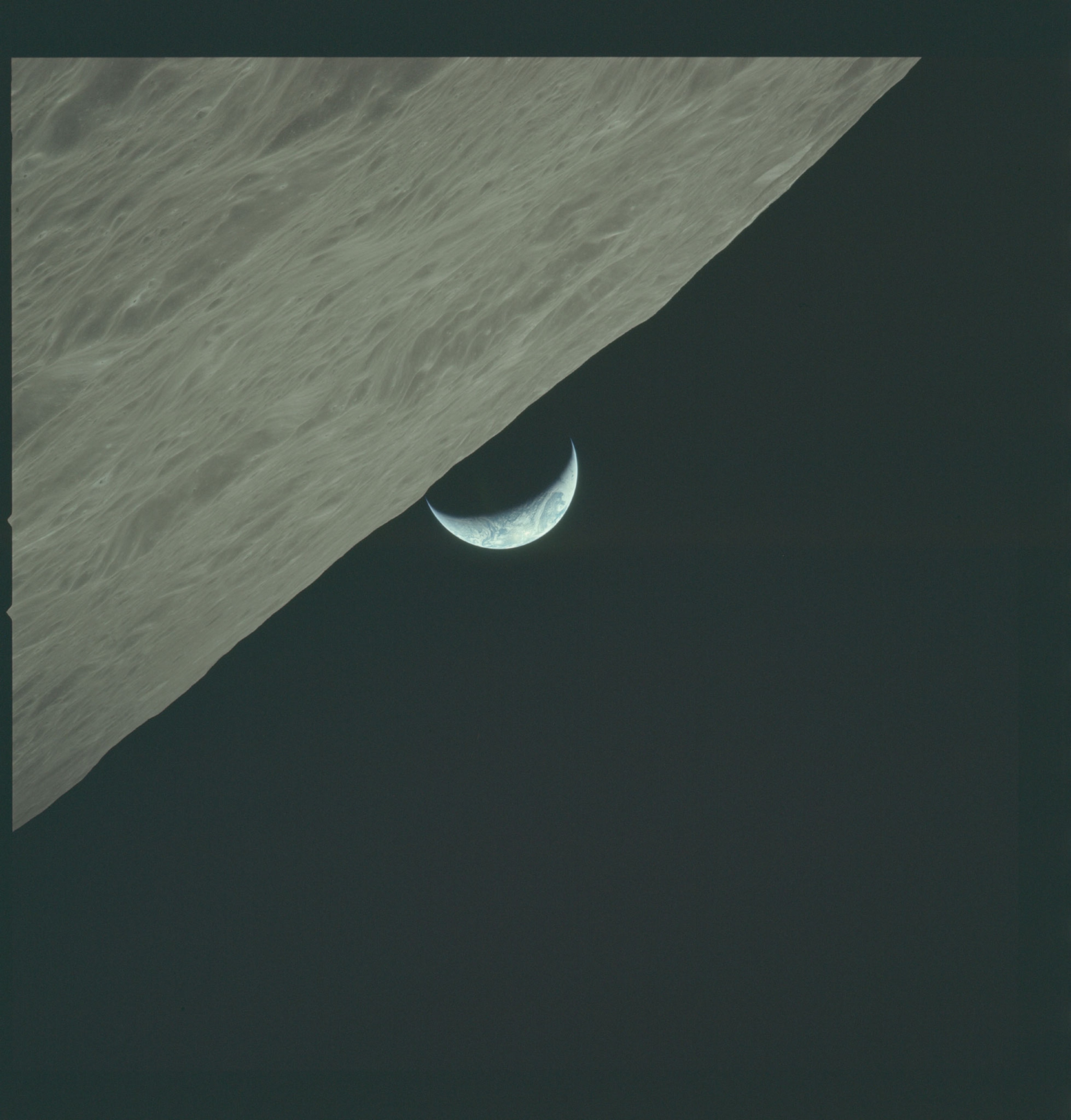 Picture from nasa of earth seen from moon during apollo mission