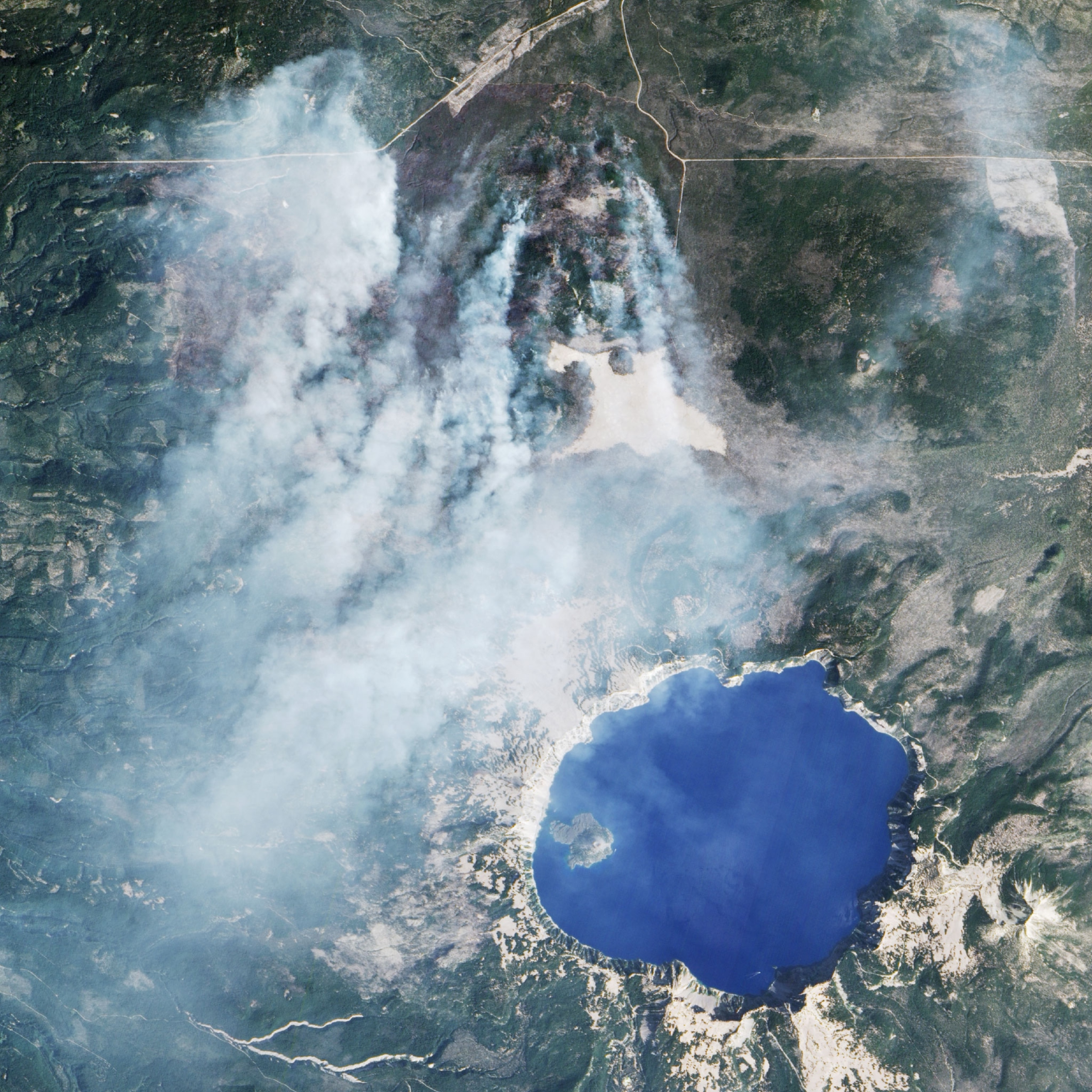 Satellite picture of Crater Lake fire in Oregon