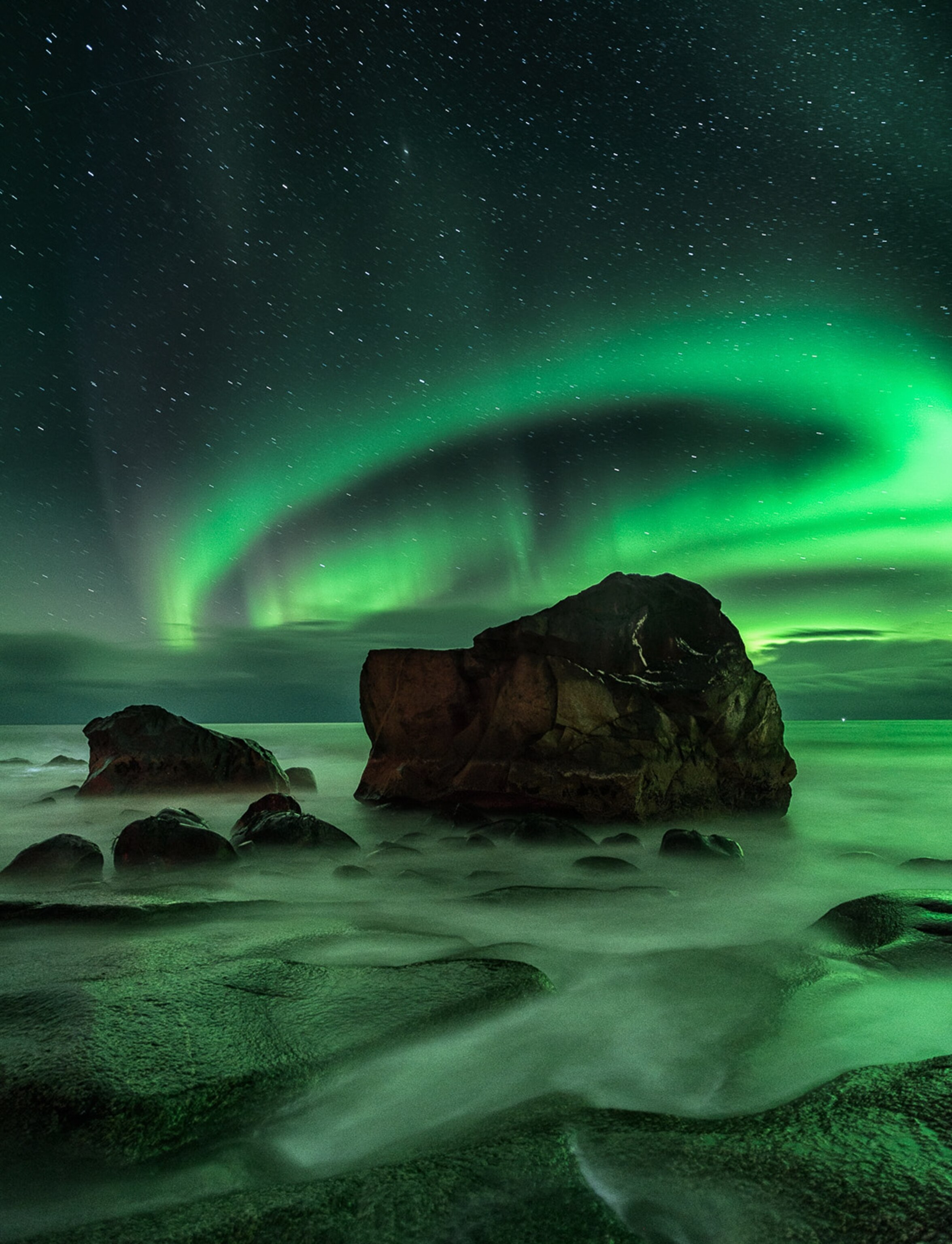 aurora borealis over Uttakleiv, Norway