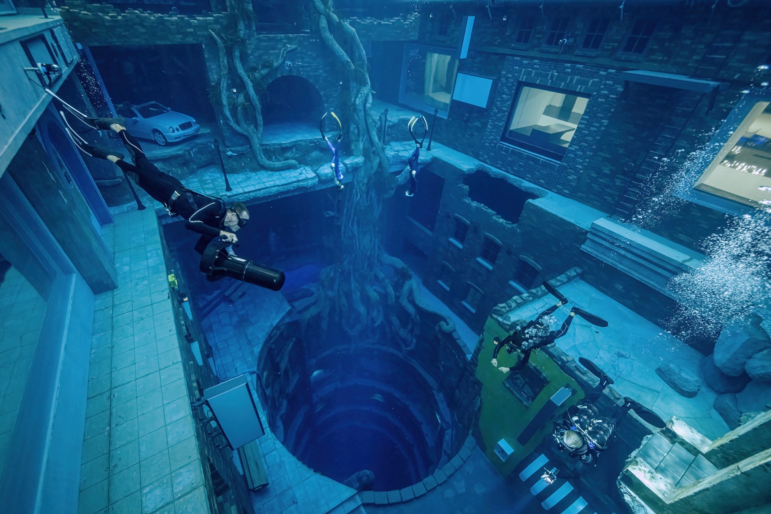 deep diving in dubai