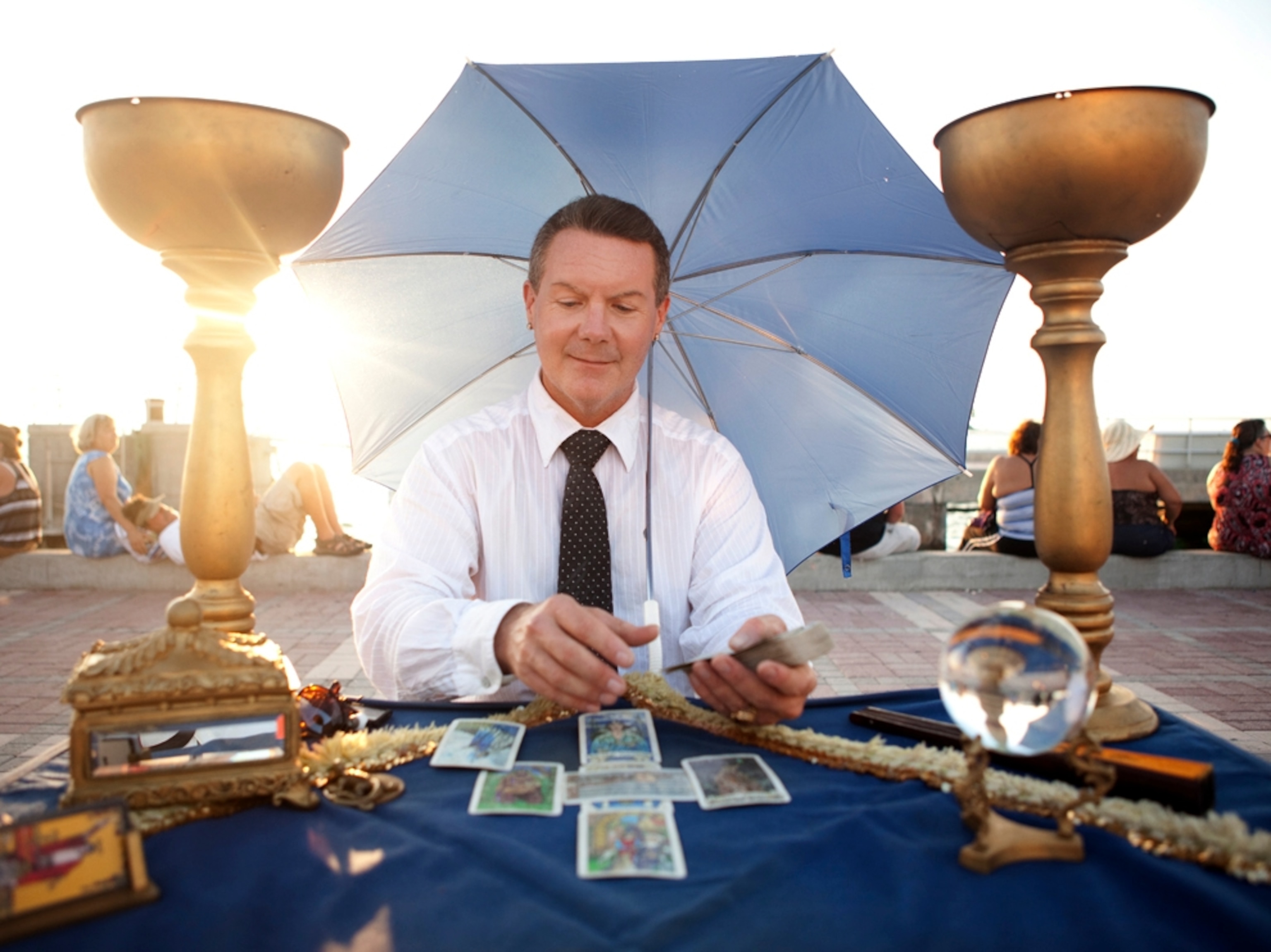 mystic Ron Augustine reading tarot cards at Mallory Square