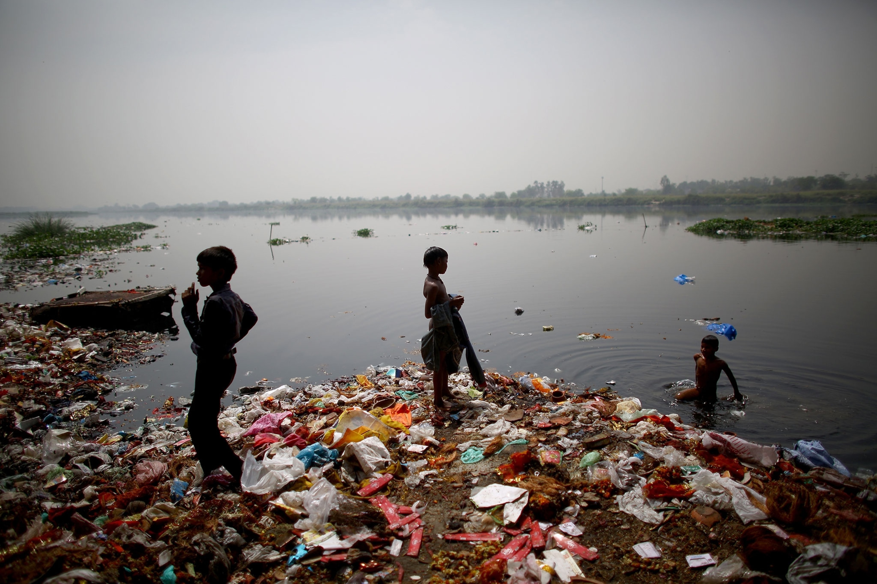 children who live along the banks of the Yamuna River
