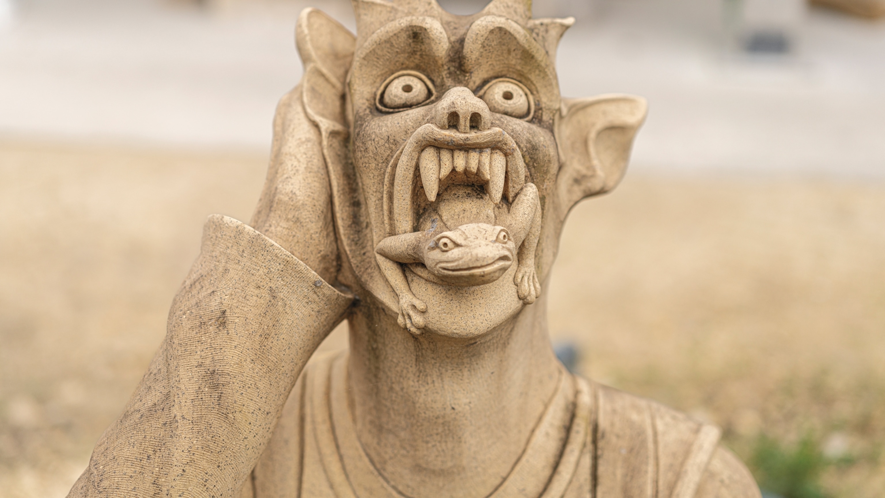Here's how you sculpt a medieval statue in the 21st century