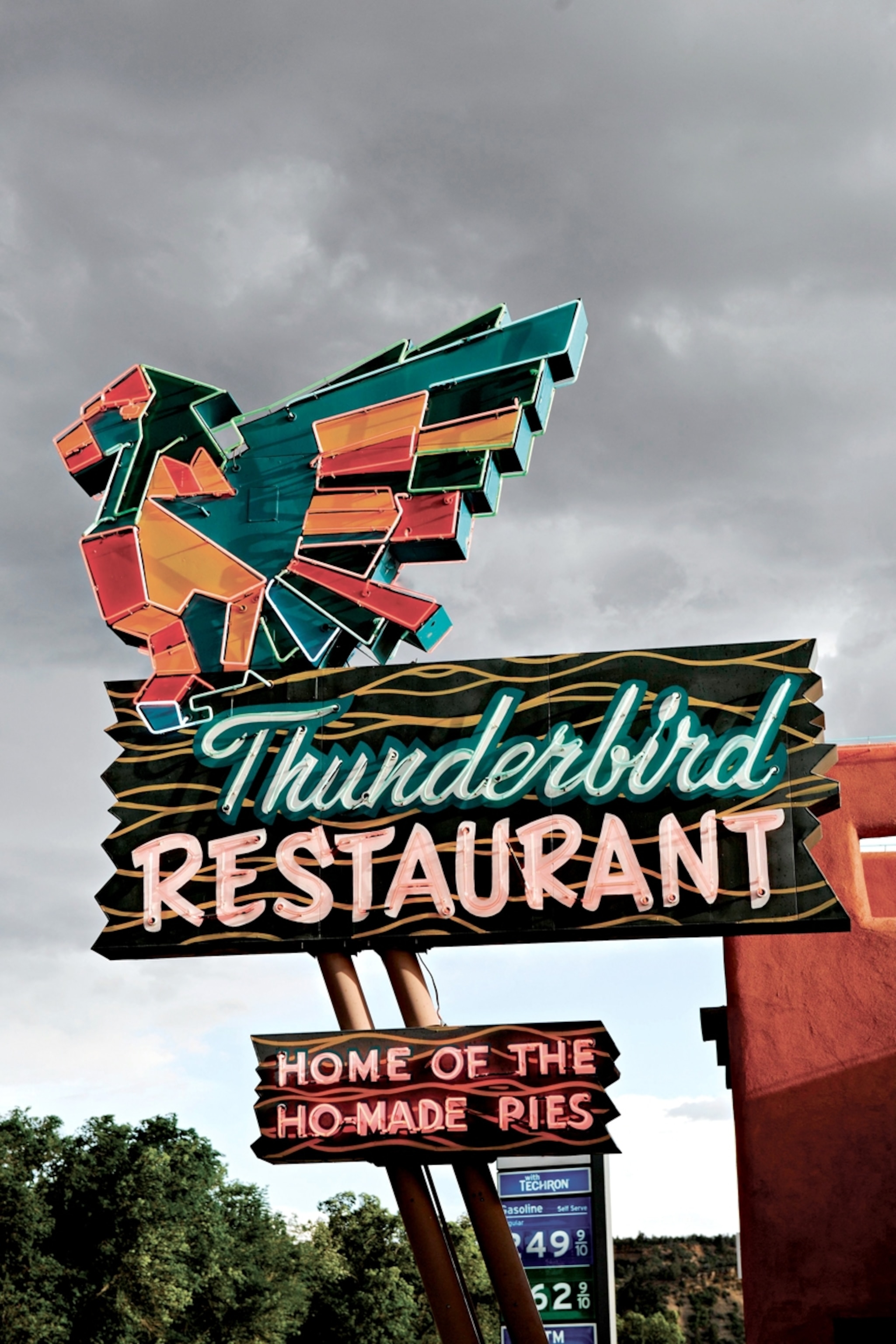 a sign to the Thunderbird Restaurant Utah