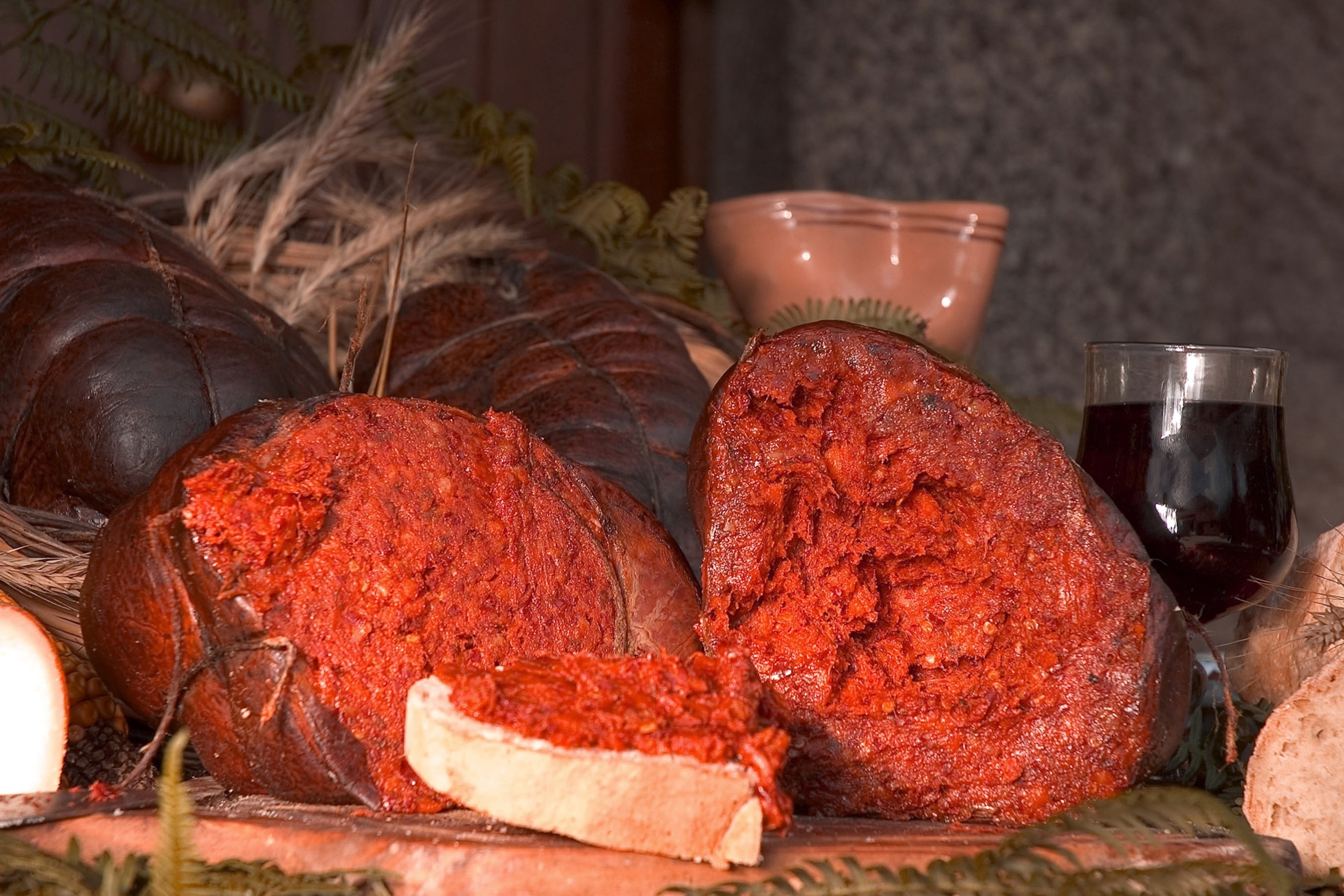 ’Nduja sausage meat with wine and bread.