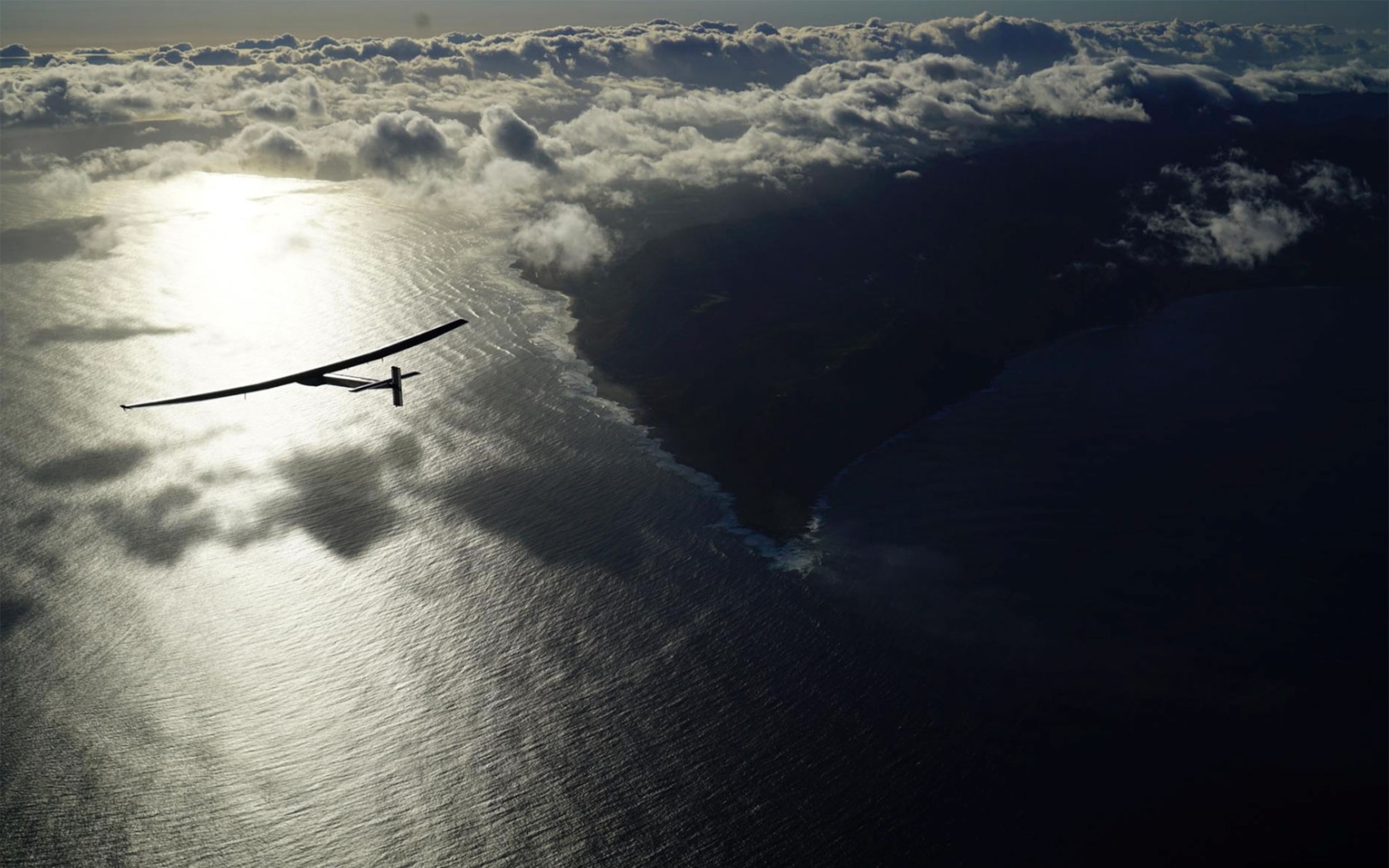 Solar Impulse 2 flying from Hawaii on April 21