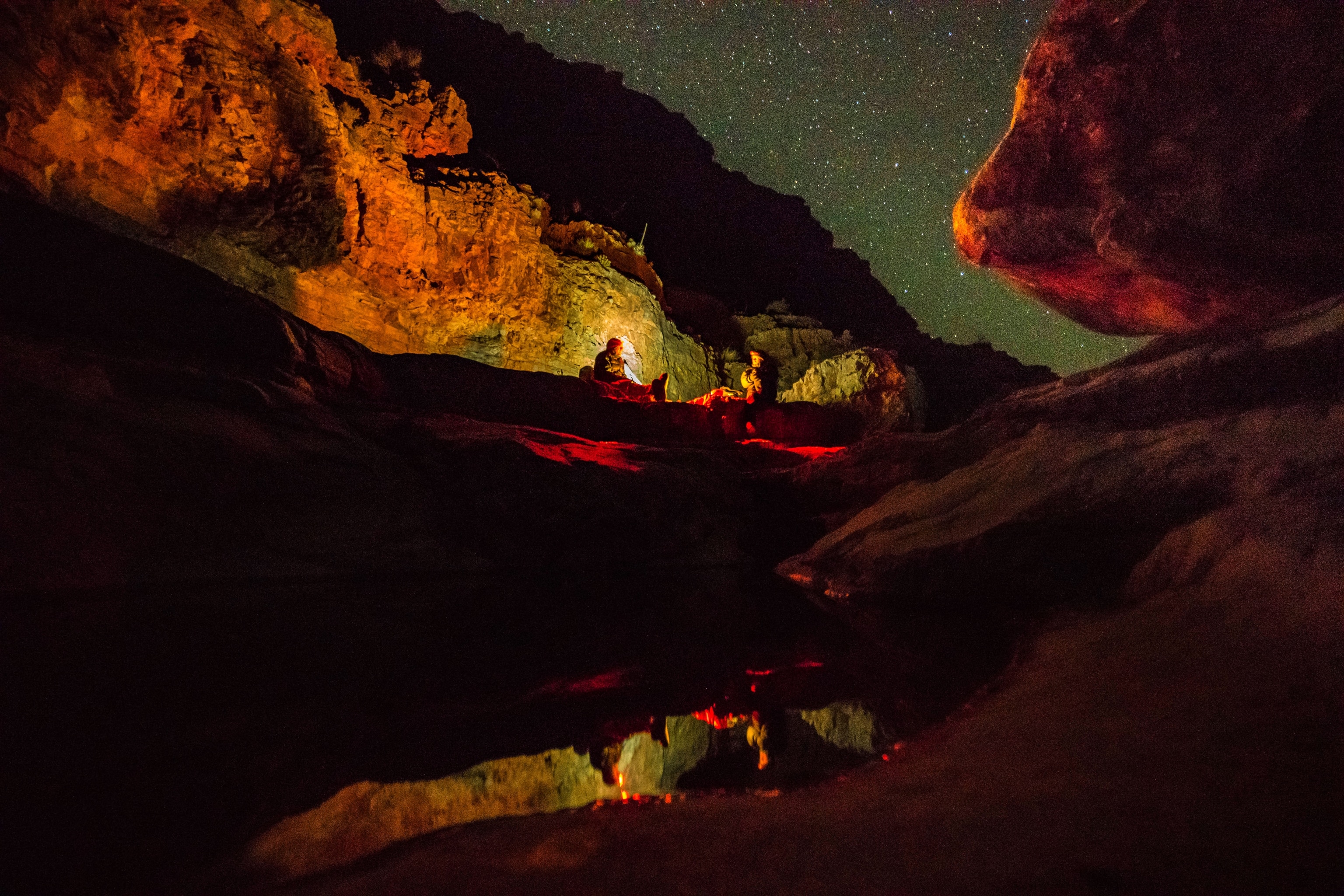 hikers in Olo Canyon