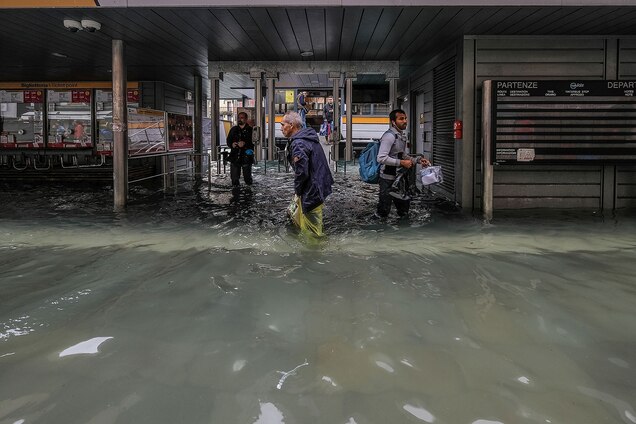 Venetian schools and hospitals were closed by the authorities, and citizens were advised against leaving their homes.