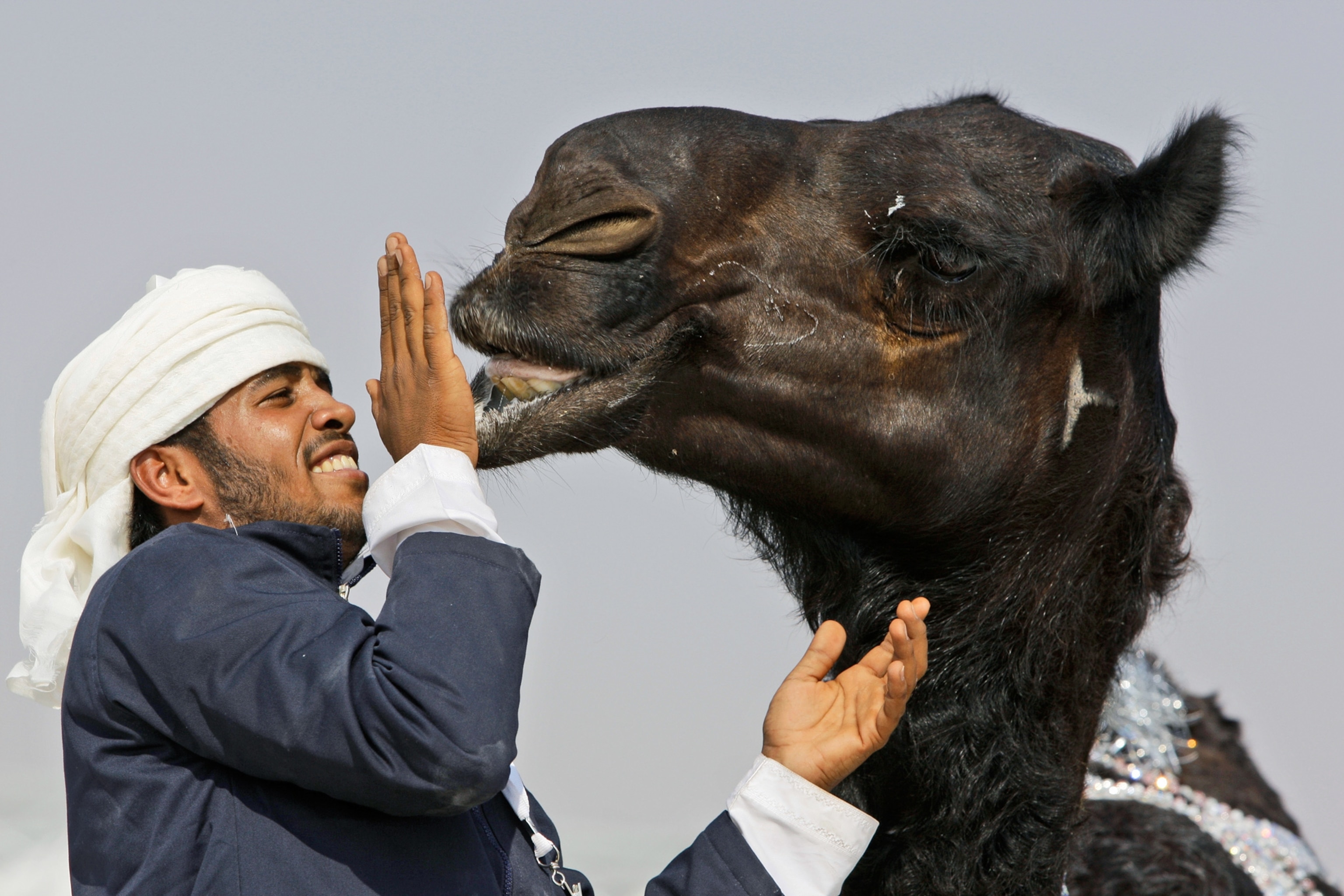 hajj pilgrims walking.