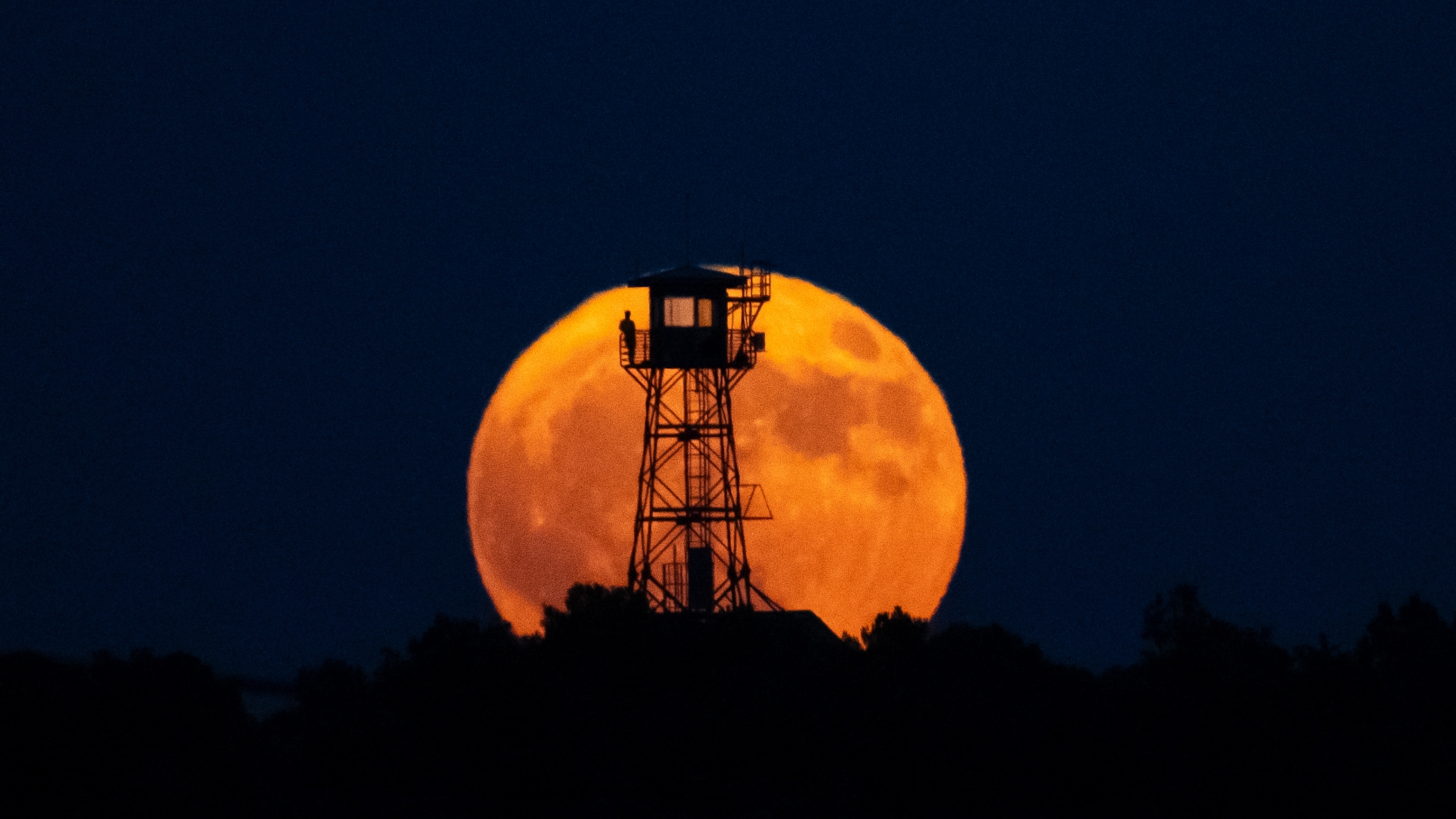 8 night sky events to see in July, from twin meteor showers to the Milky Way's glittering core