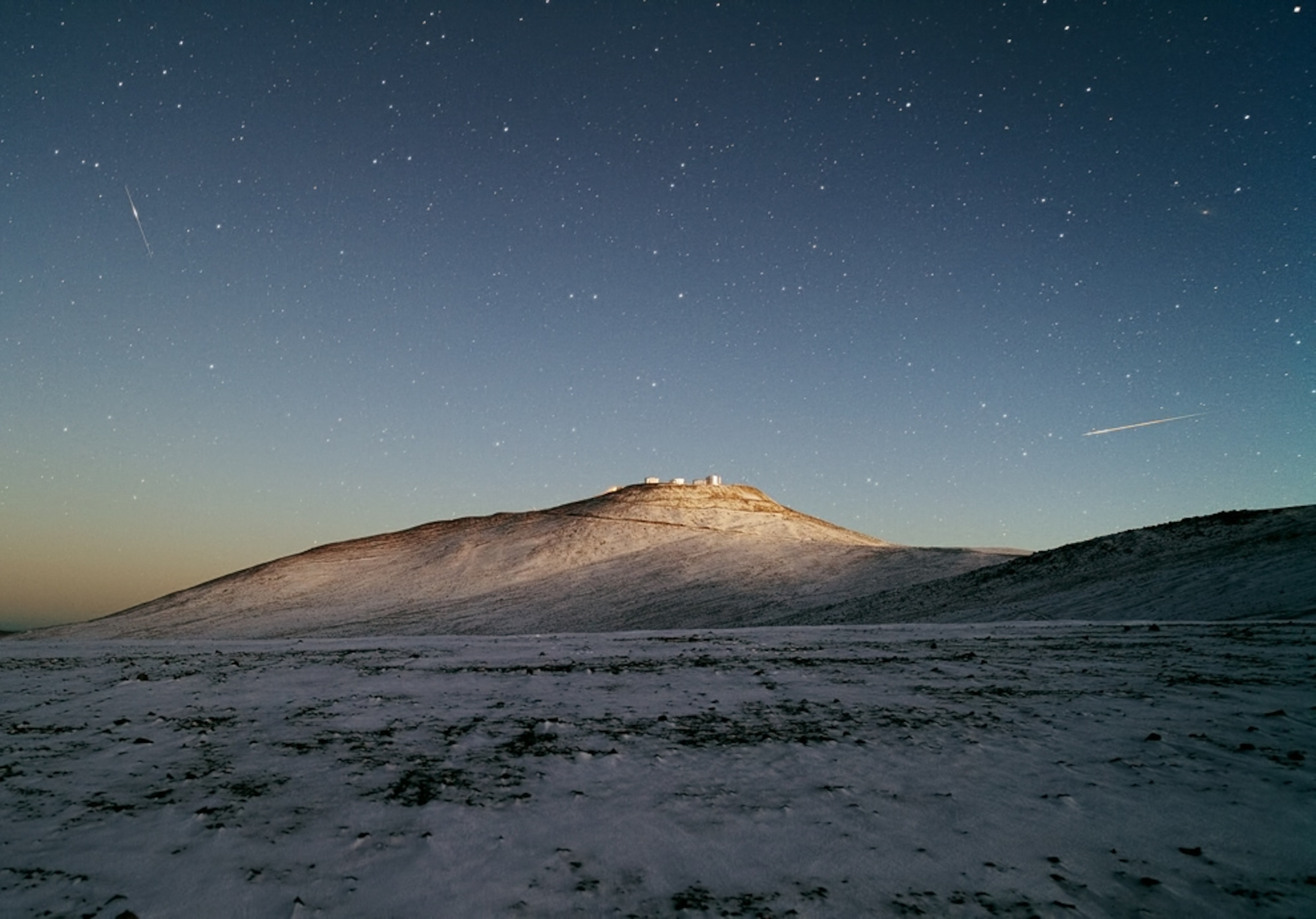Picture of the night sky over a snowy landscape in Chile
