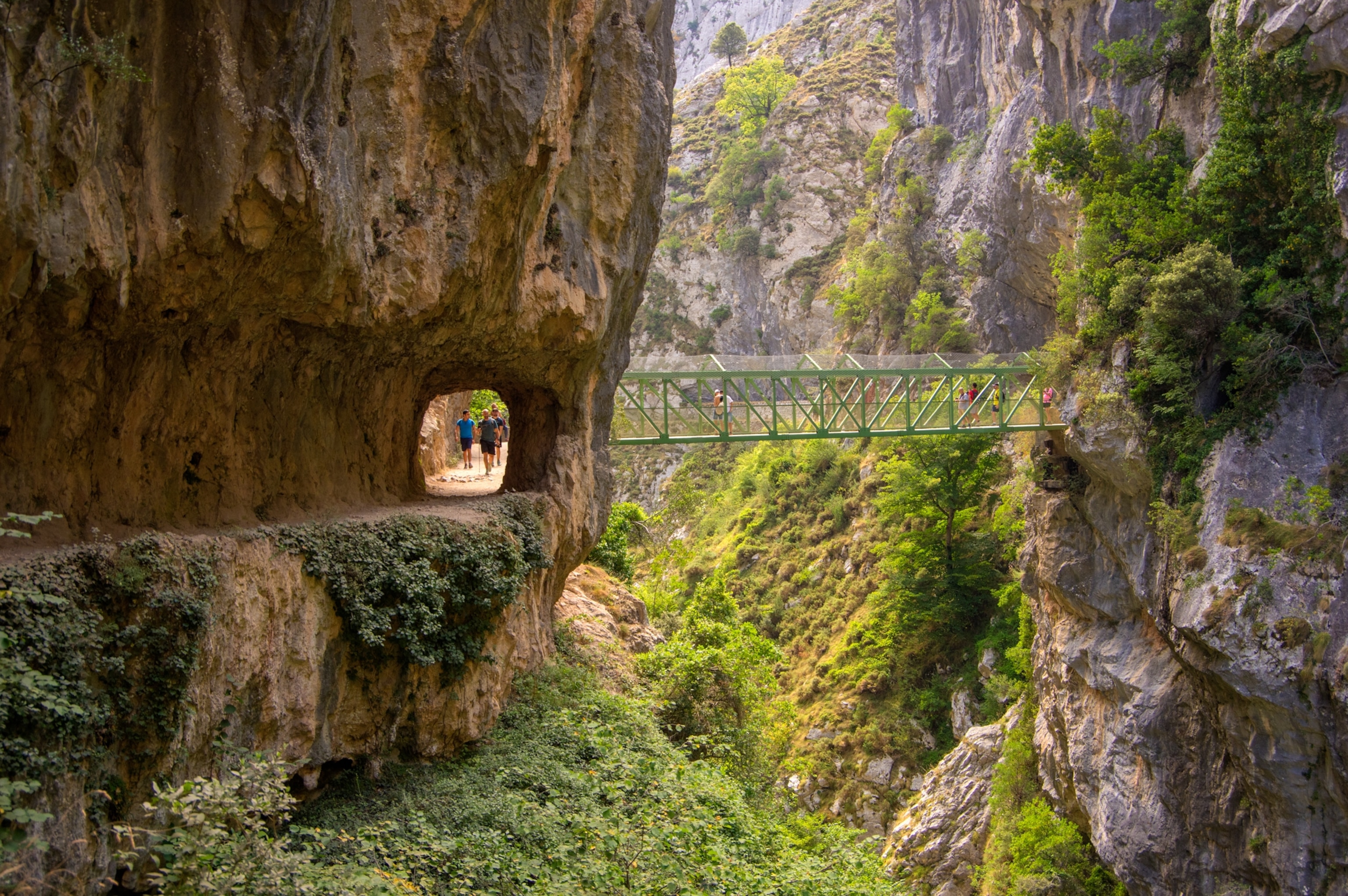 The Cares Gorge Trail always runs close to the River Cares along a spectacular path cut into the limestone in this impressive gorge, surrounded by mountains rising nearly 2,000 metres.