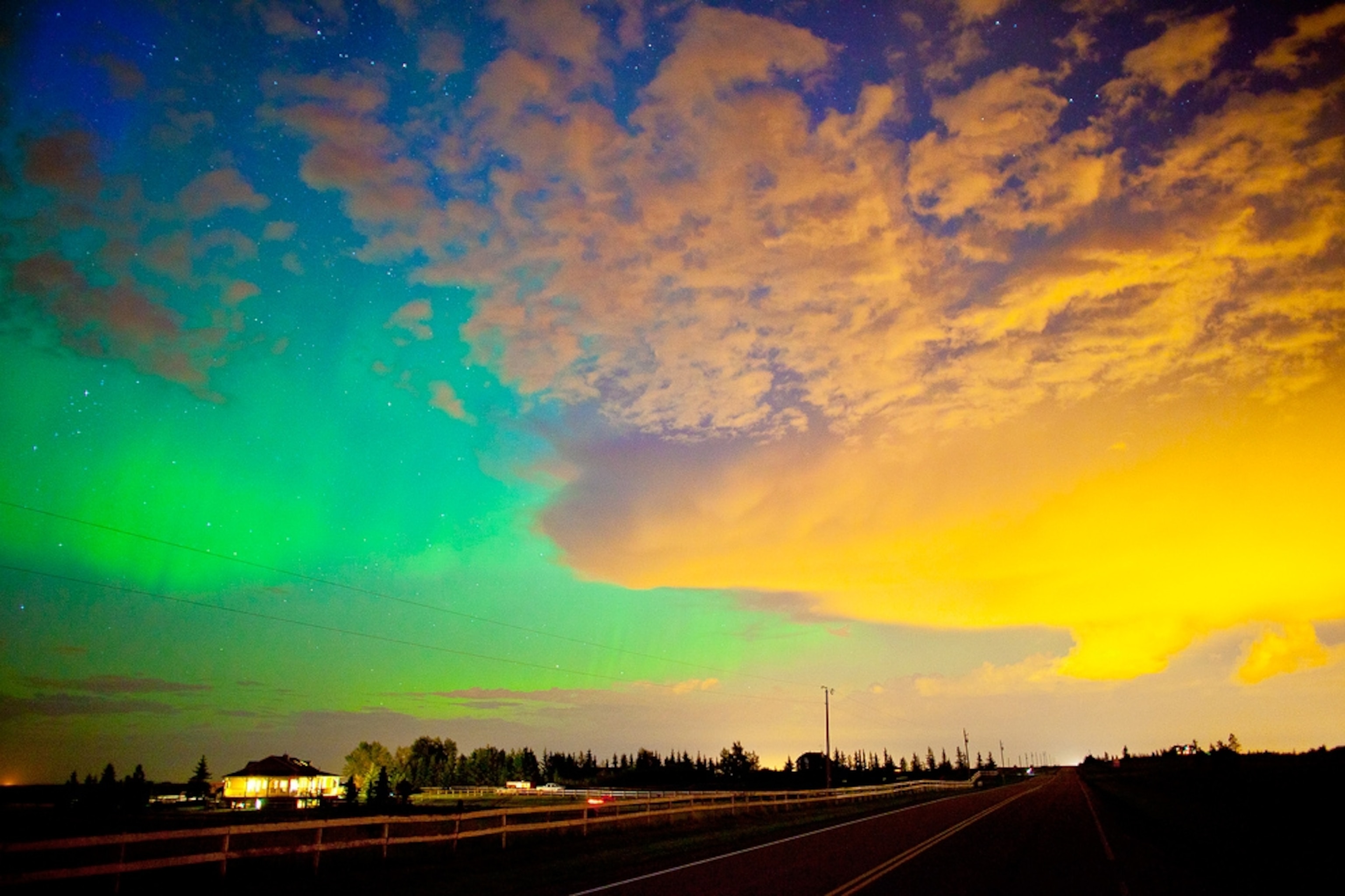 Aurora picture: northern lights over Canada