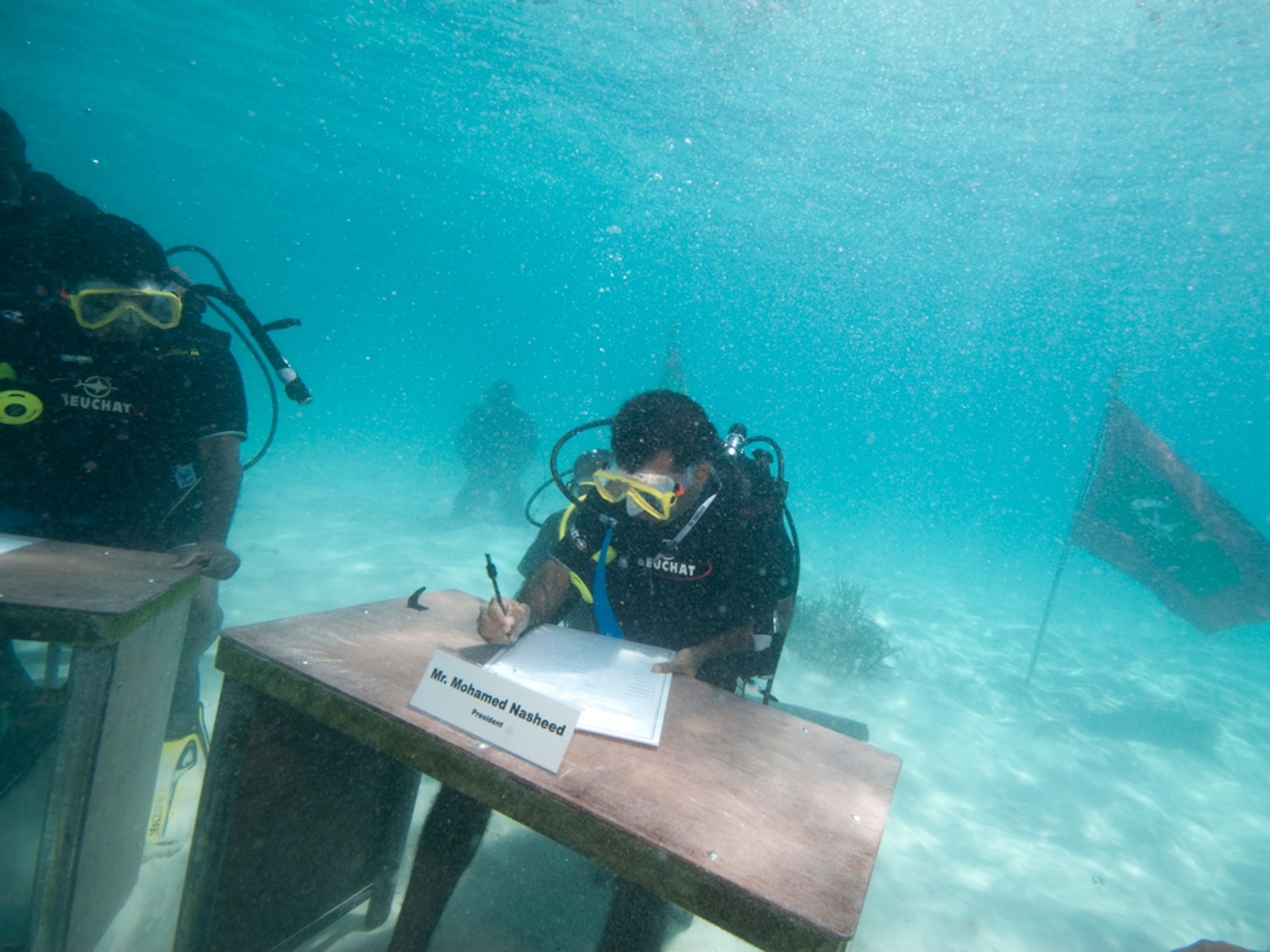 Underwater cabinet meeting in Maldives