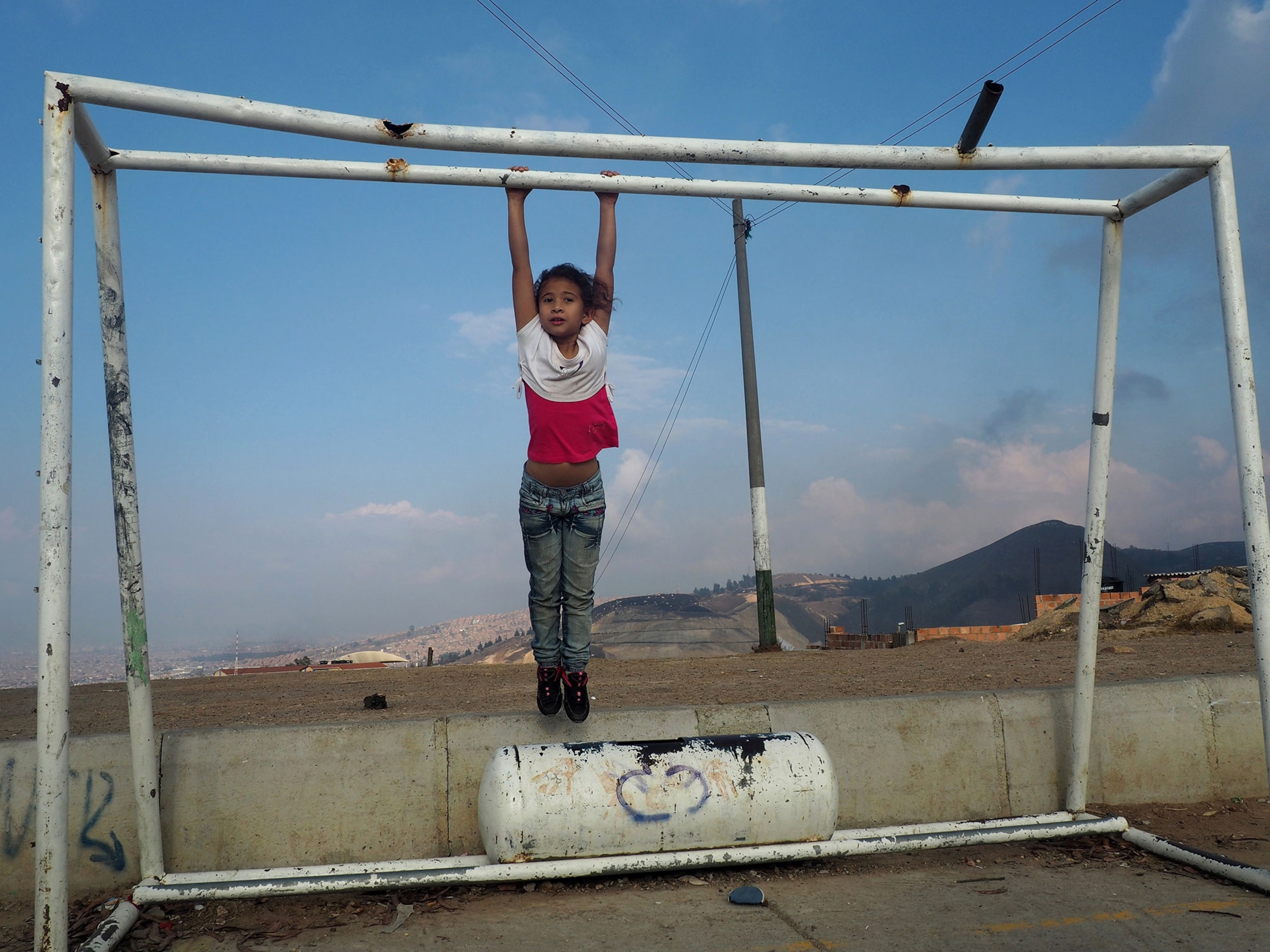 vision-workshops-colombia-girl-jungle-gym