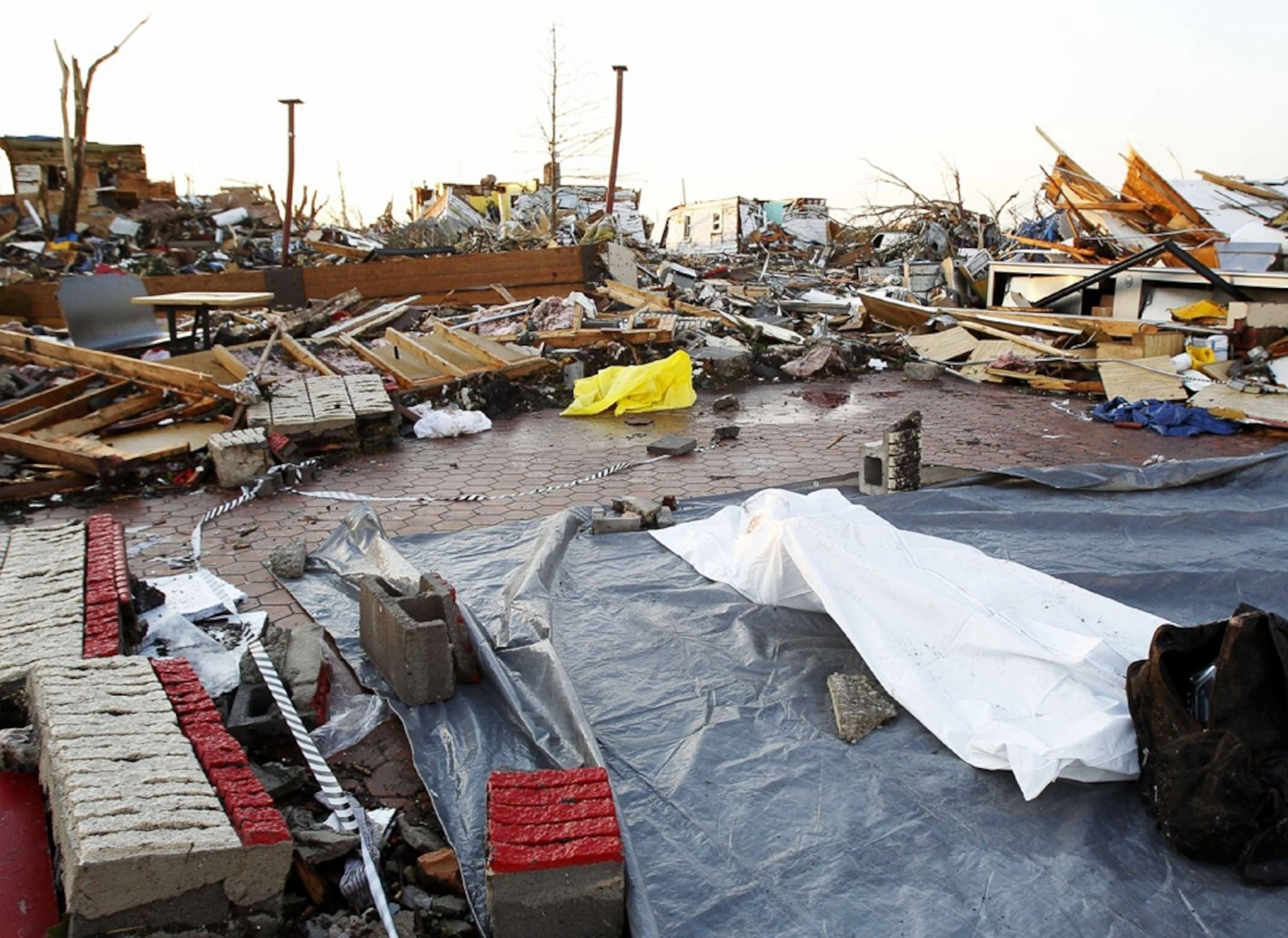 Joplin Tornado: The Unthinkable Aftermath - 16mn7b1