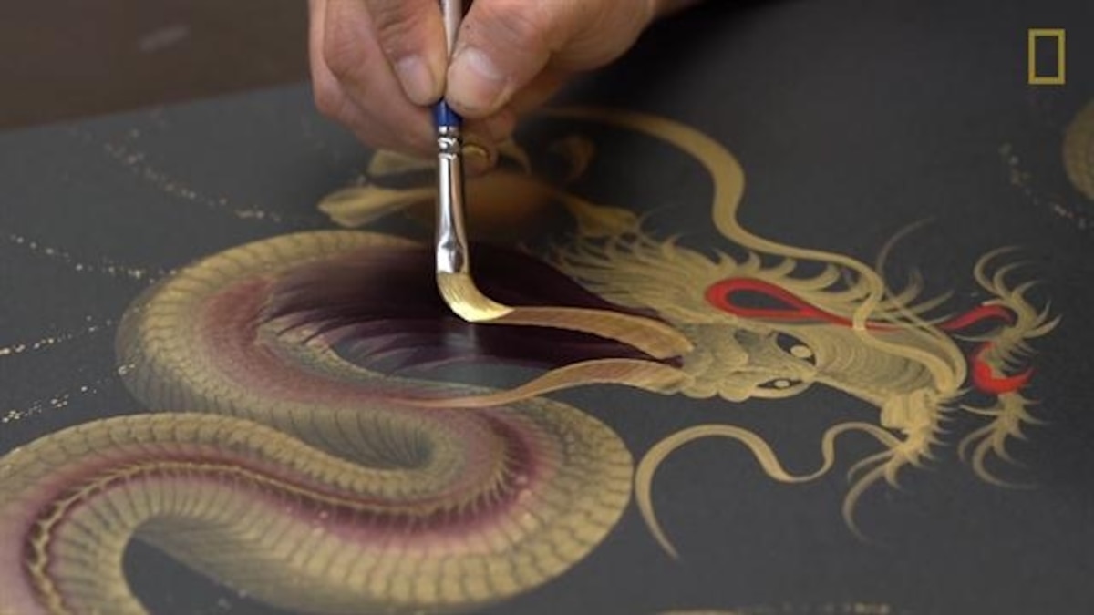 Japanese Artist Paints Dragon's Body With One Brushstroke