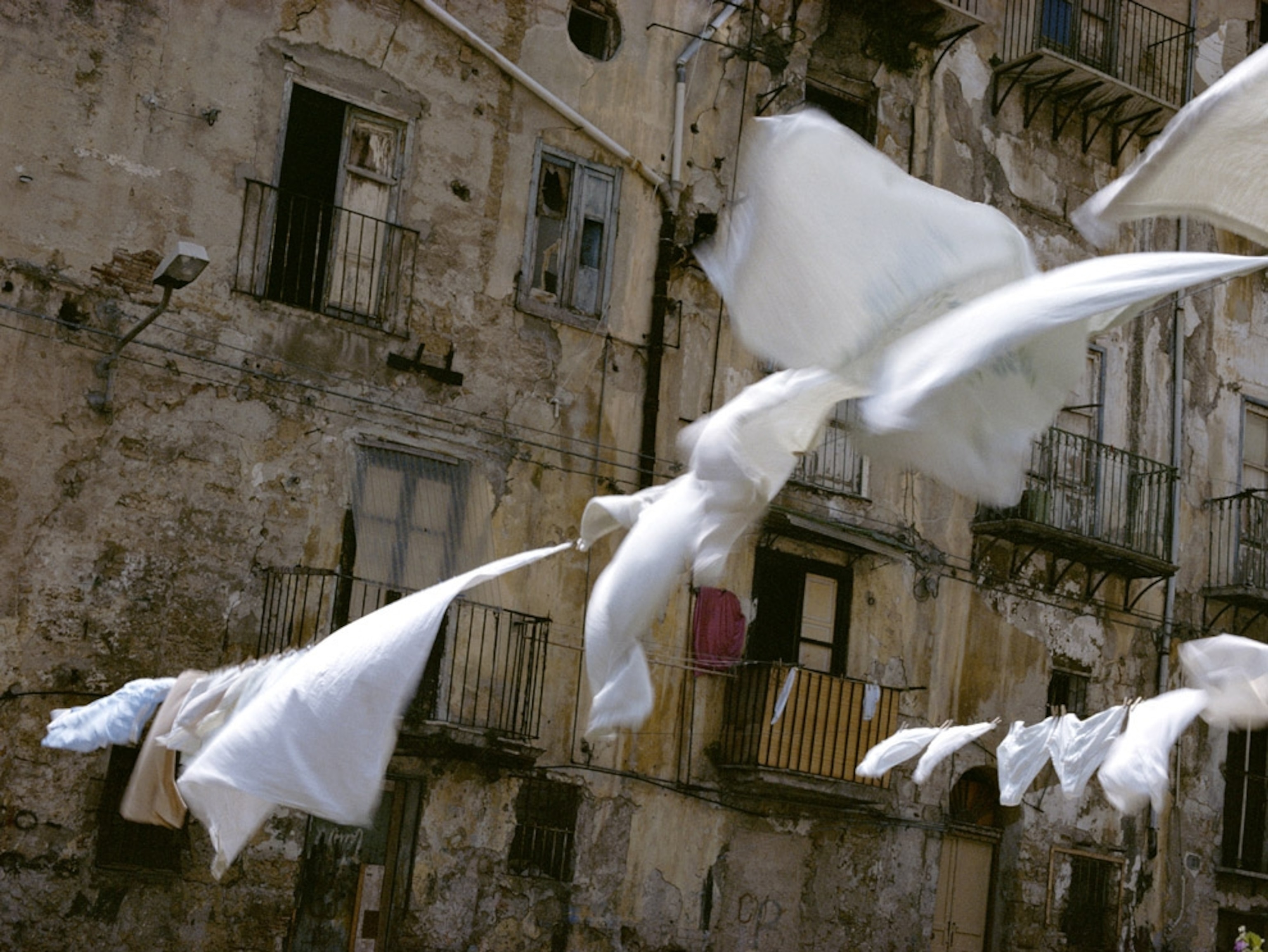 Drying linen flaps in the wind