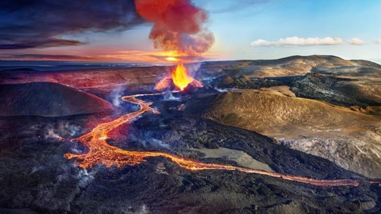 How one image captures 21 hours of a volcanic eruption