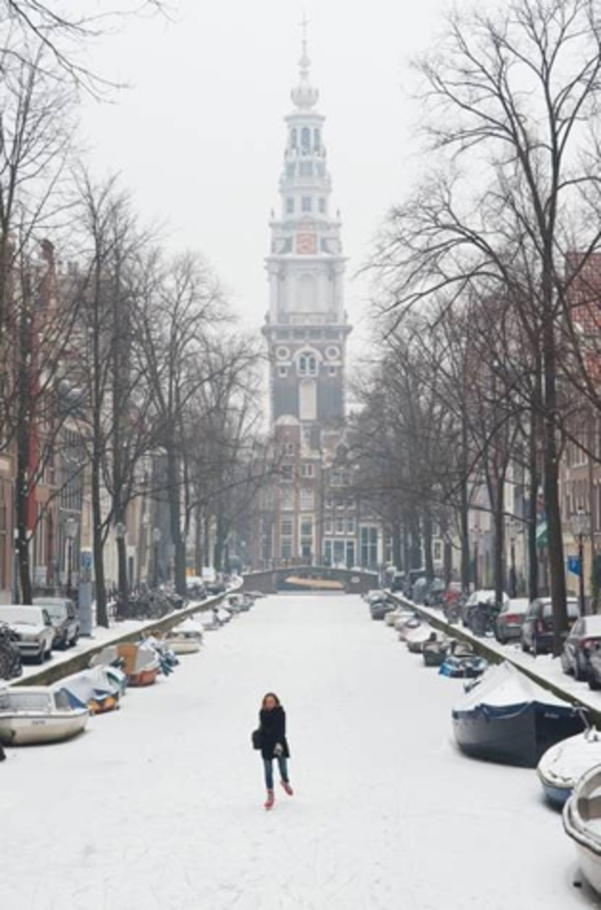 Winter must: ice skating on the canals (Photograph by Emilio Brizzi)