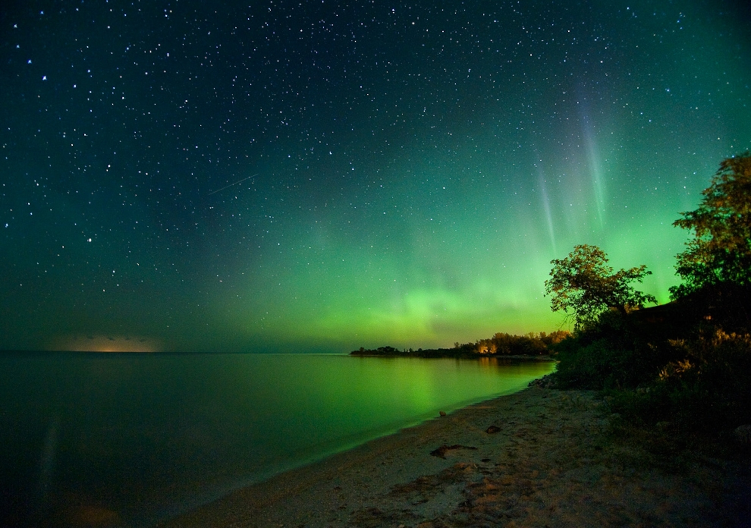 Picture of an aurora over Laurentian Beach in Manitoba.