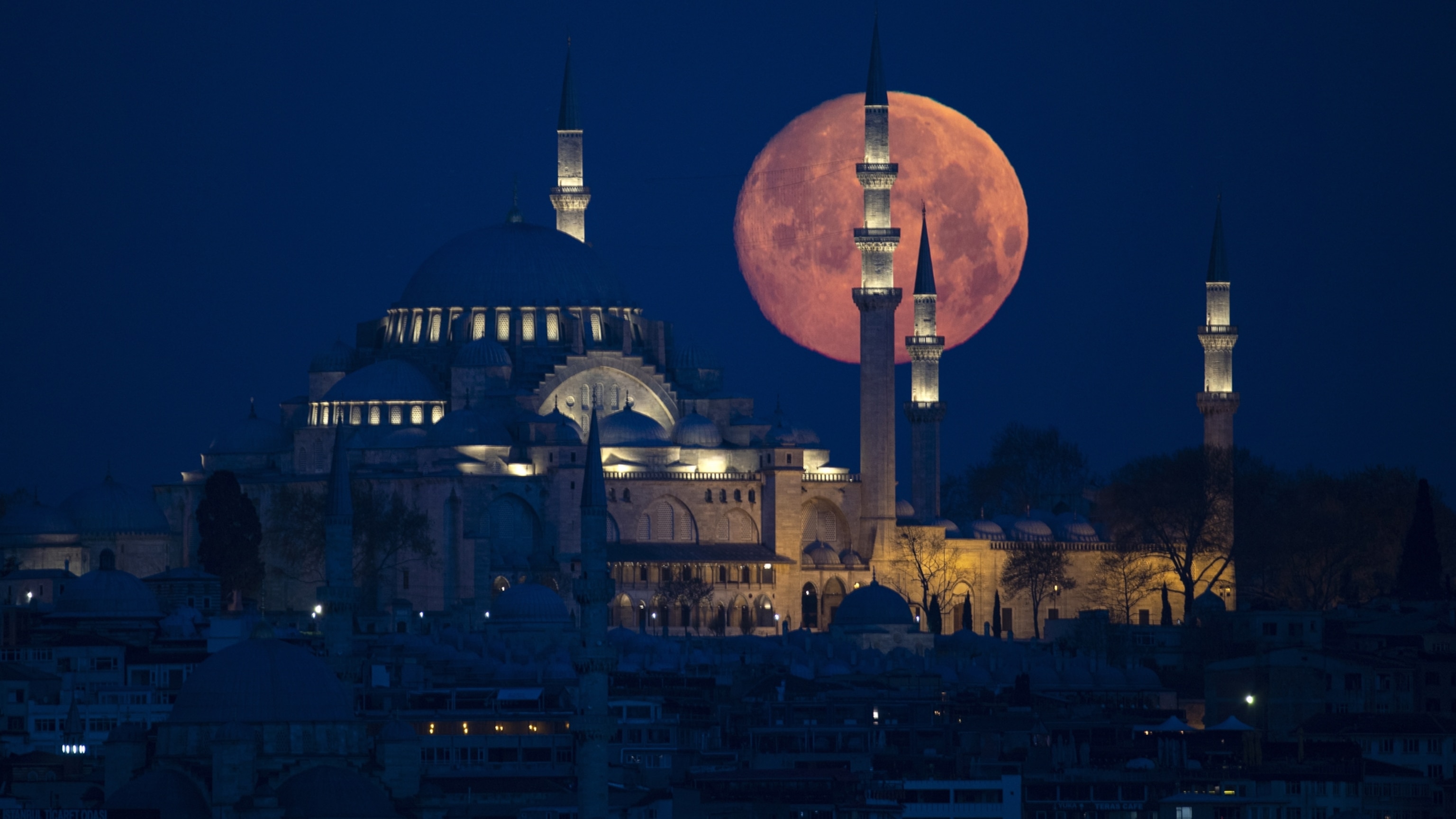 How do we know when Ramadan starts and ends? It’s up to the moon.