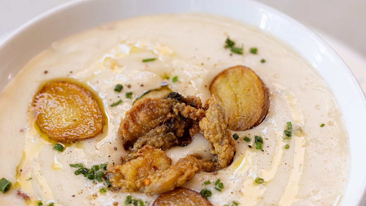 Where to eat clam chowder in Boston