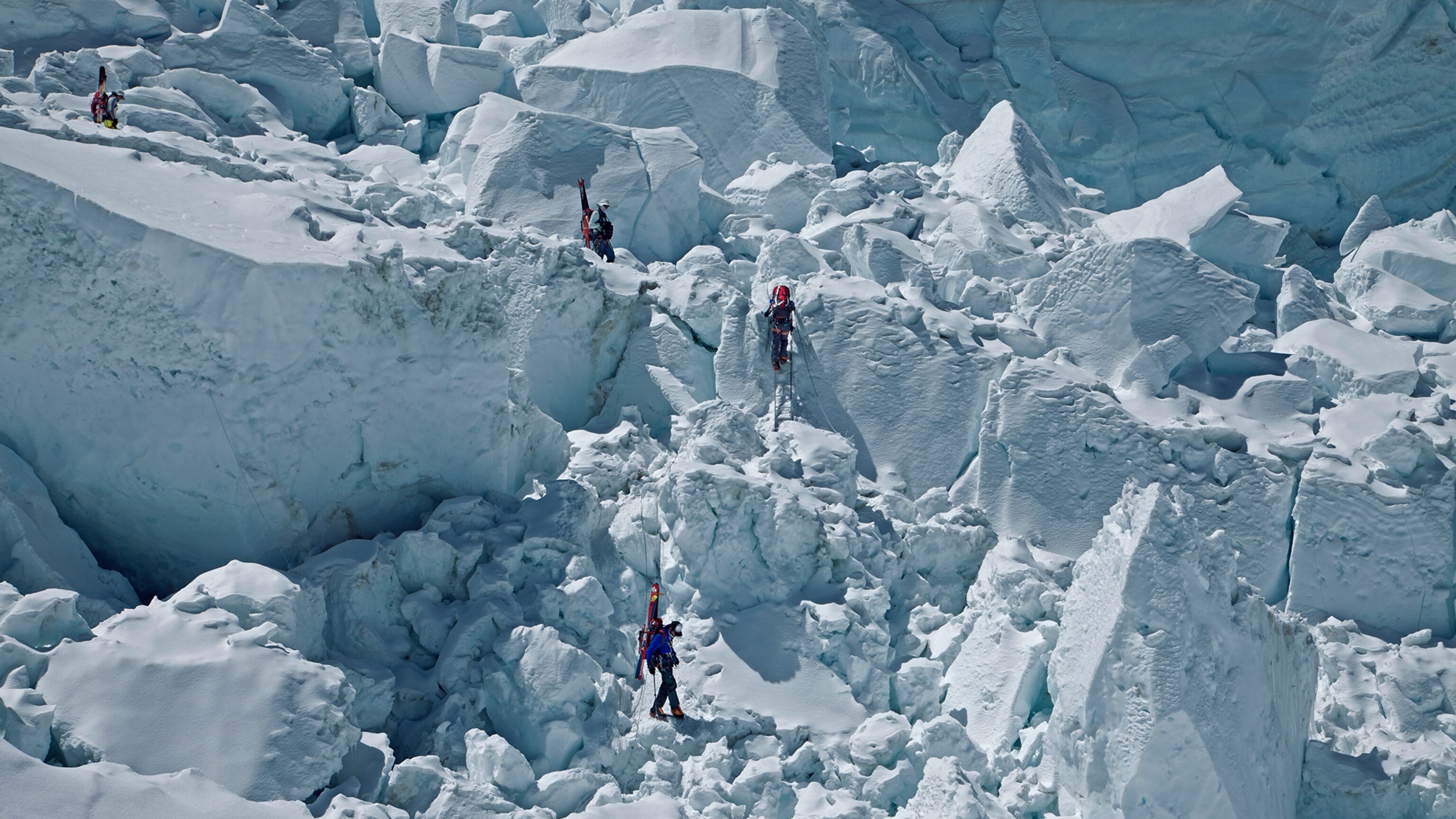 Historic Tragedy on Everest, With 12 Sherpa Dead in Avalanche