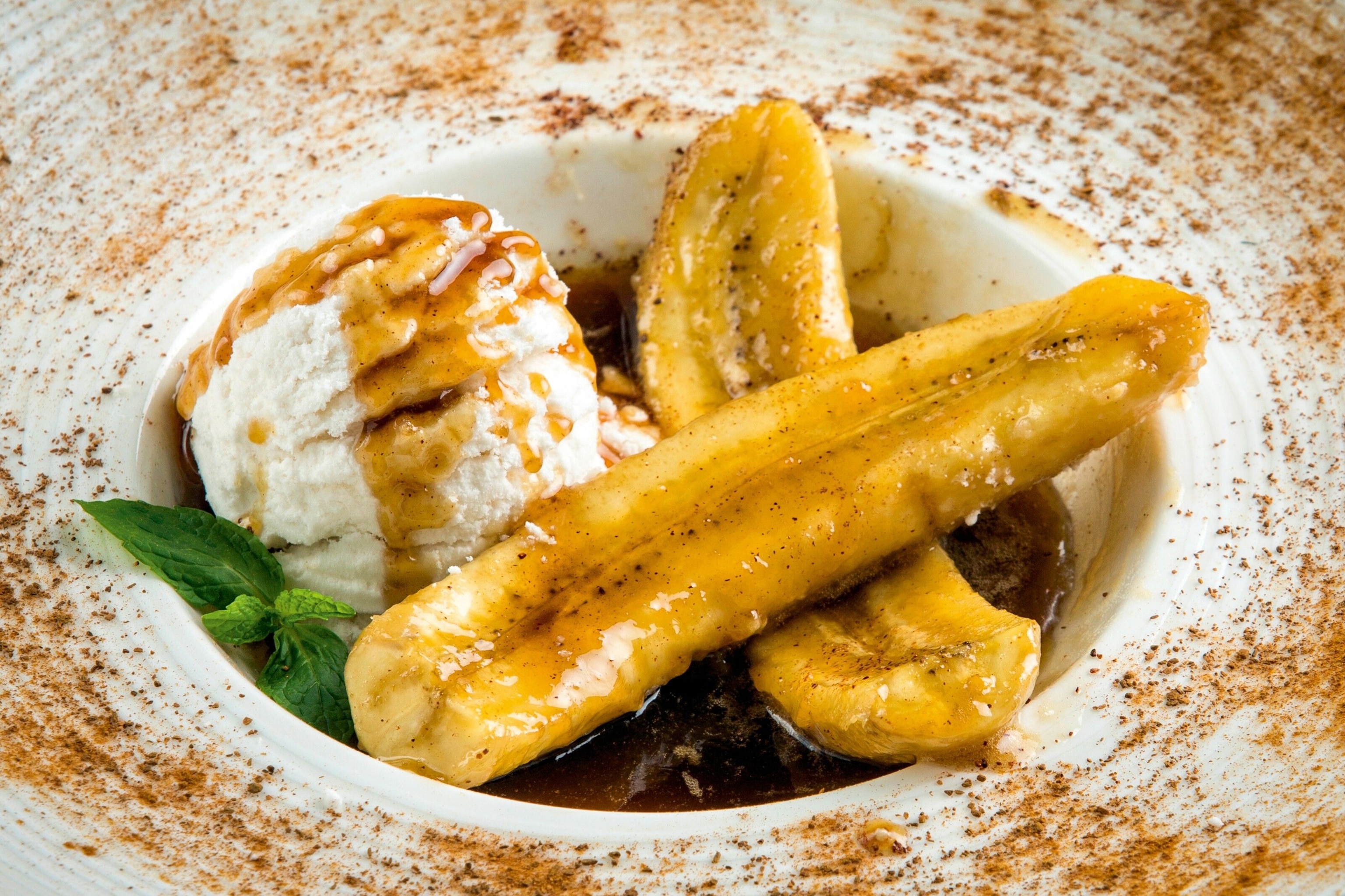 Fried banana and ice cream - Bananas foster