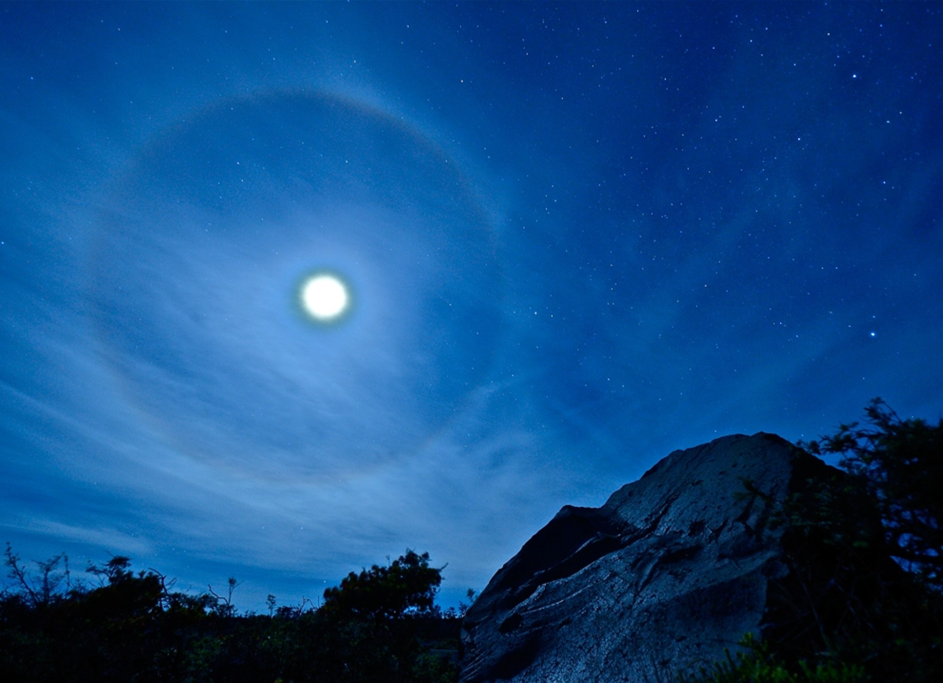 Lunar halo picture