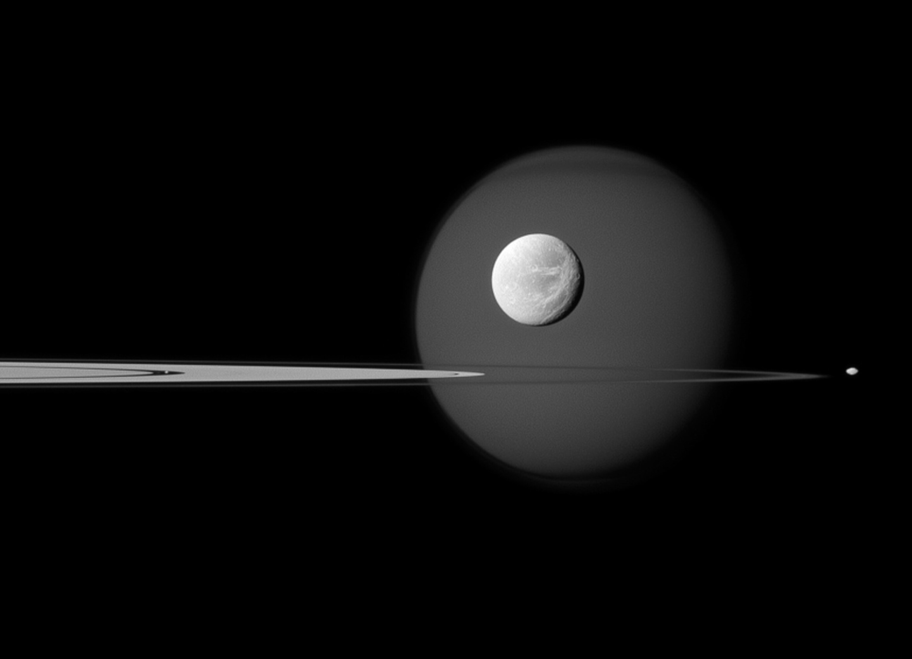 Saturn picture: four moons in one frame