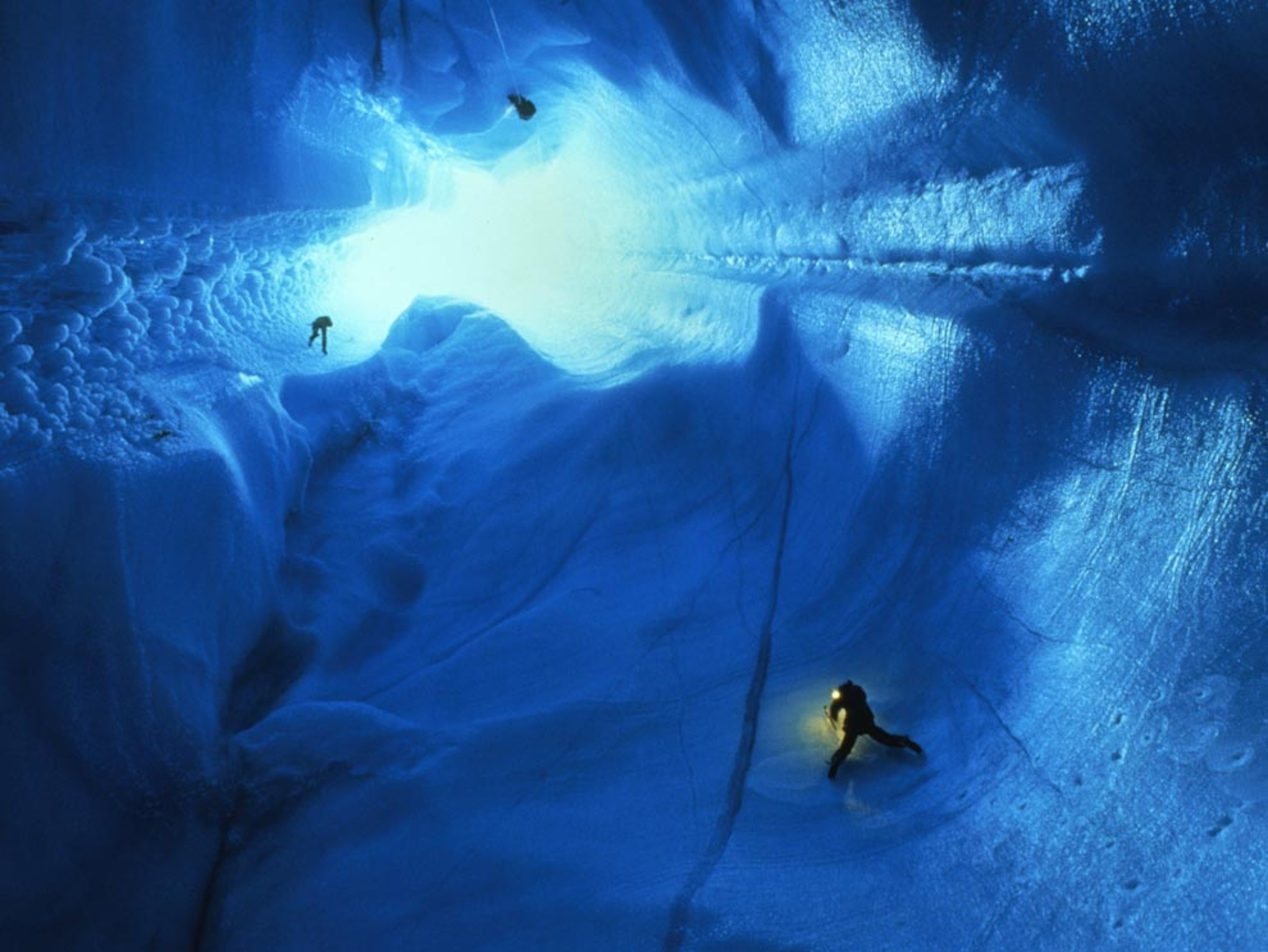 Epic flood sends cavers scrambling for their lives in the world's