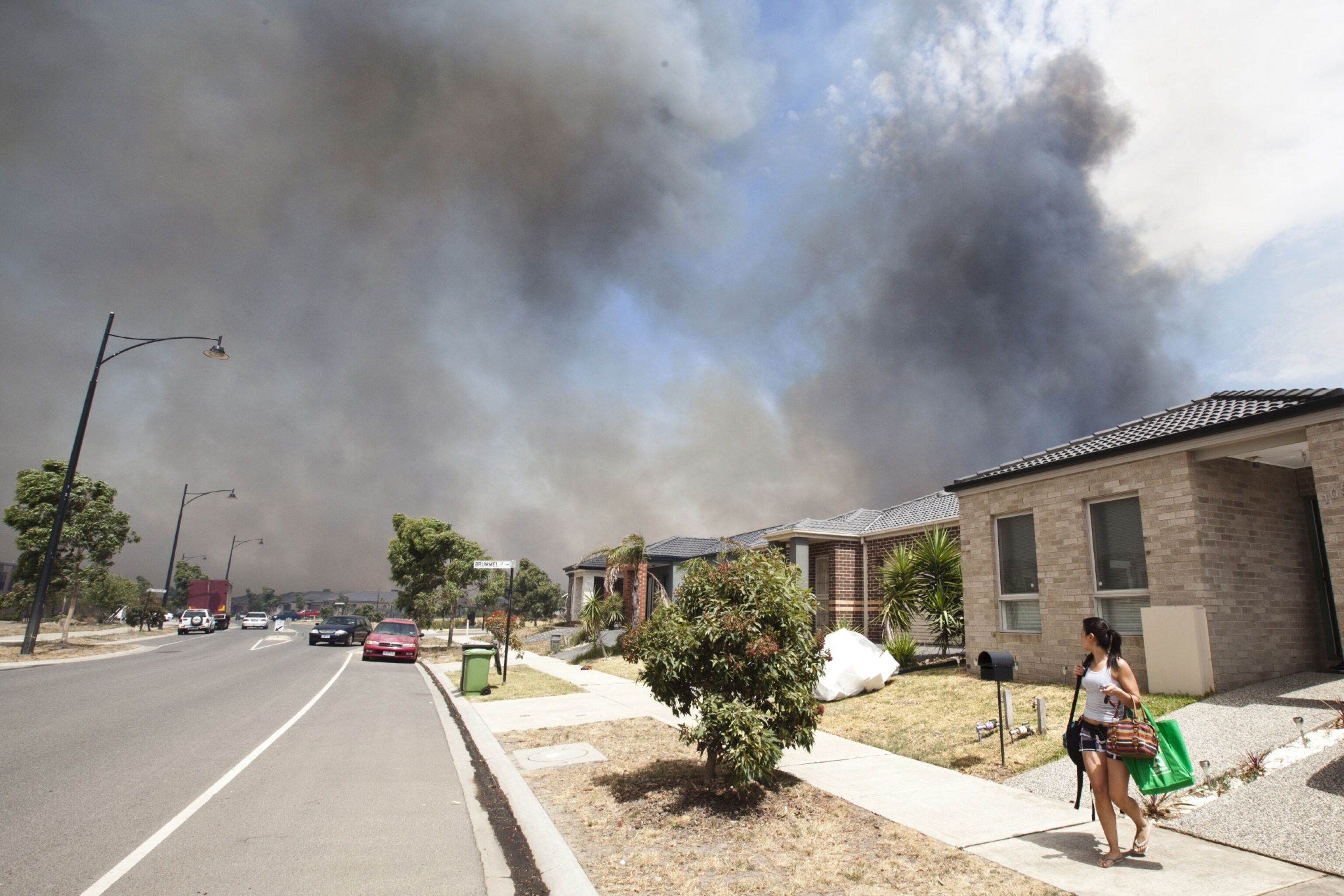 Melbourne neighborhood with smoke from brushfires