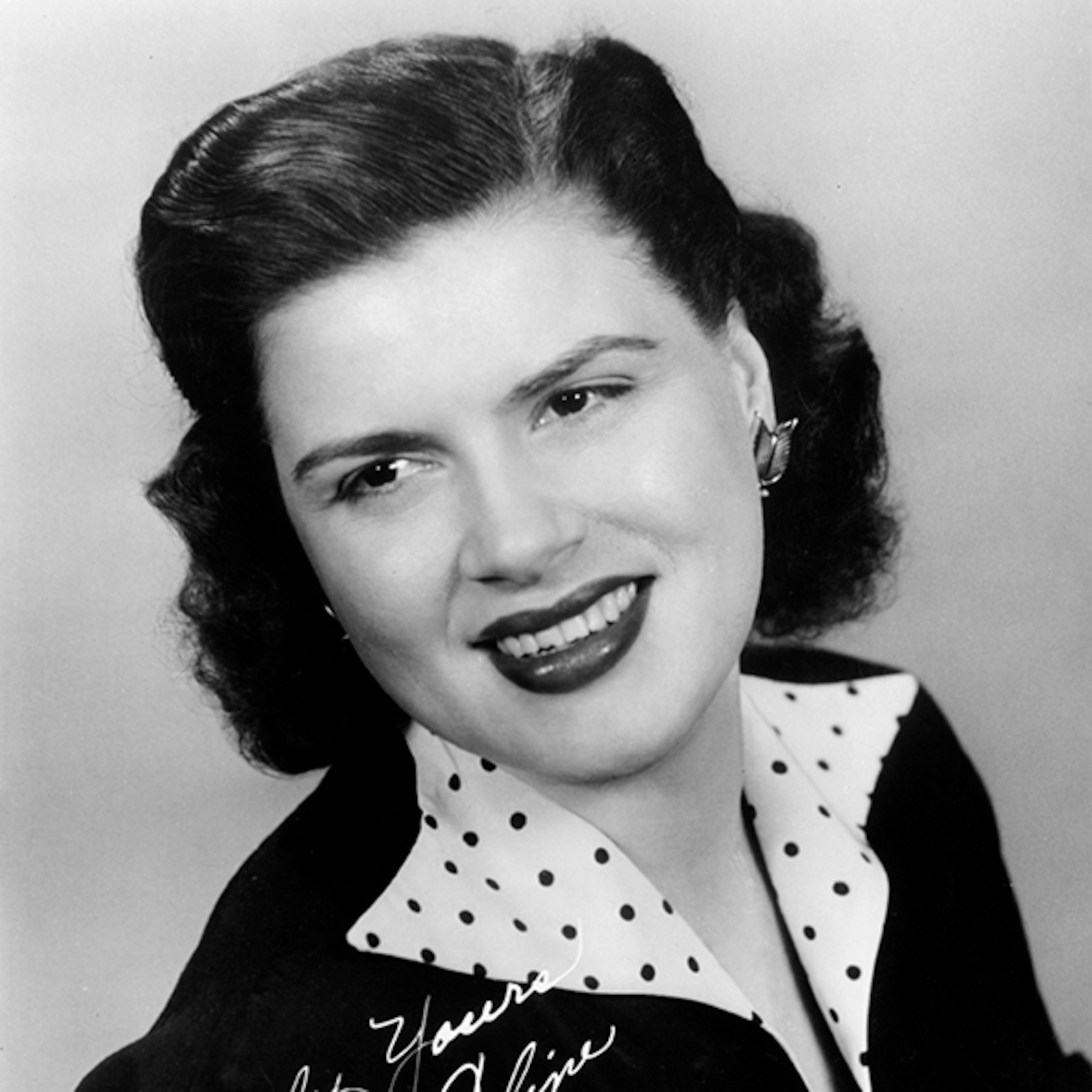 Fans can visit Patsy Cline's grave at nearby Shenandoah Memorial Park. (Photograph by Michael Ochs Archives/Getty Images)