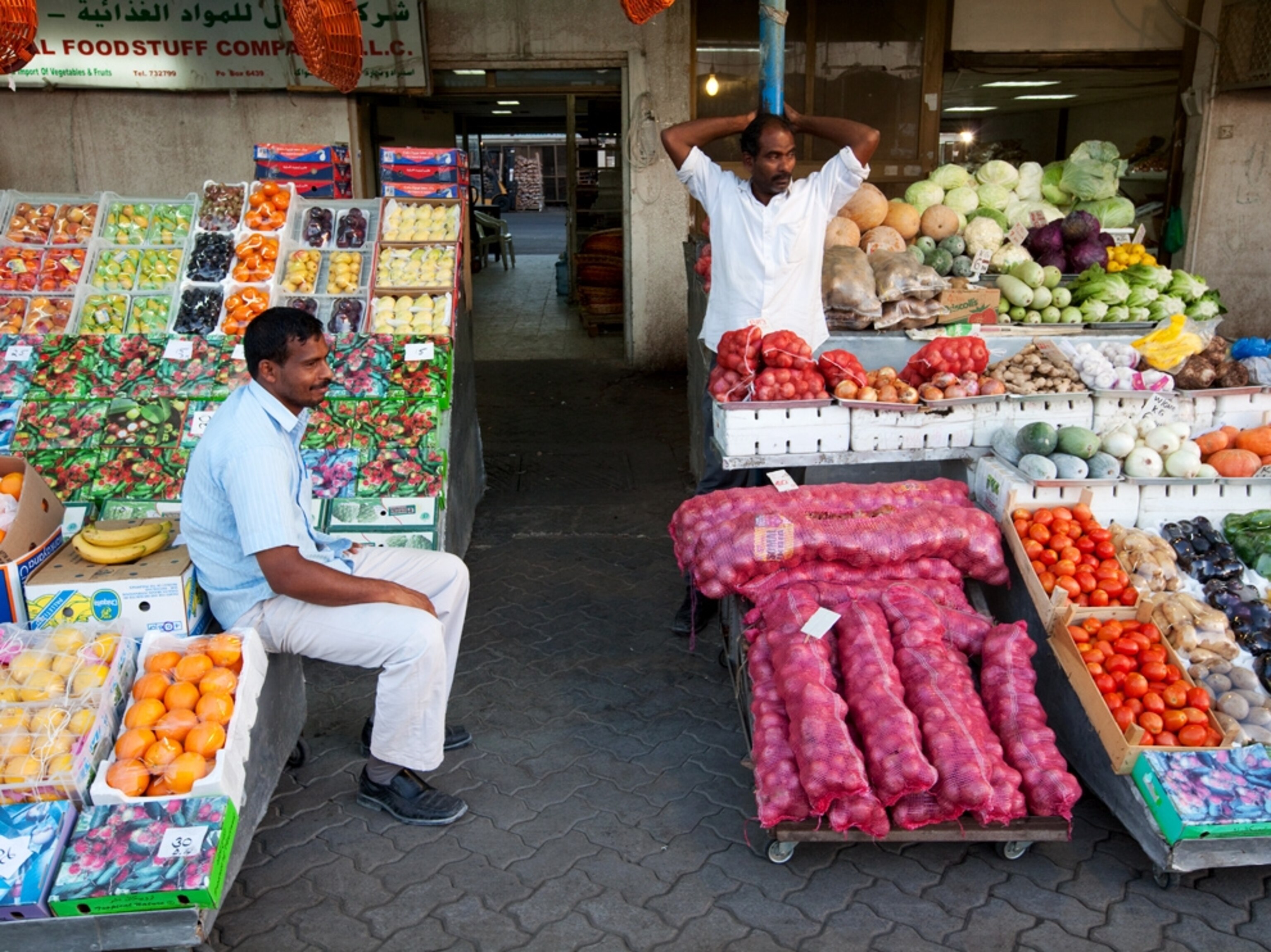 Vegetable sellers' market stall (photo)