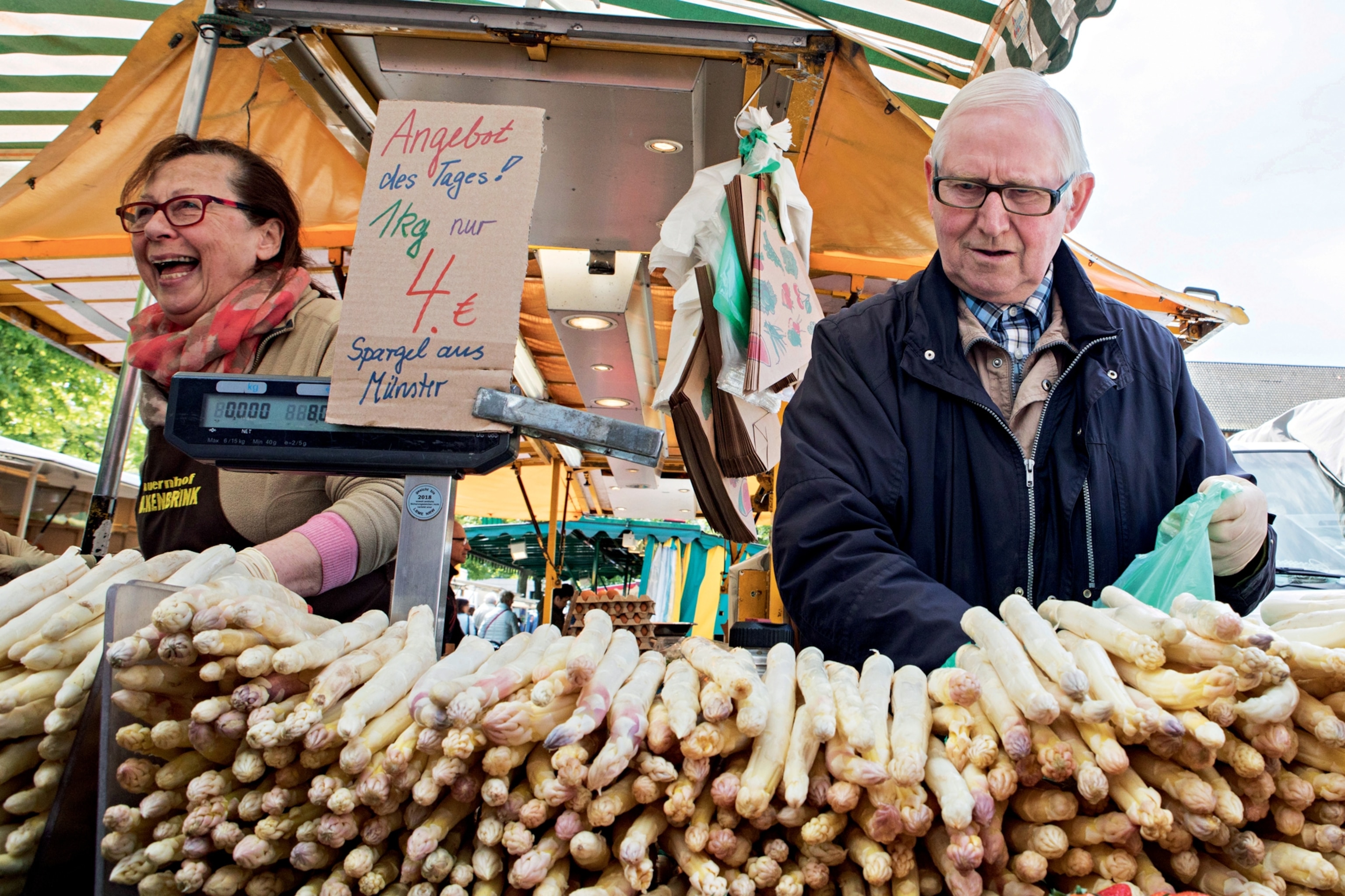 white asparagus on sale at the Weekend Market in Münster, Germany