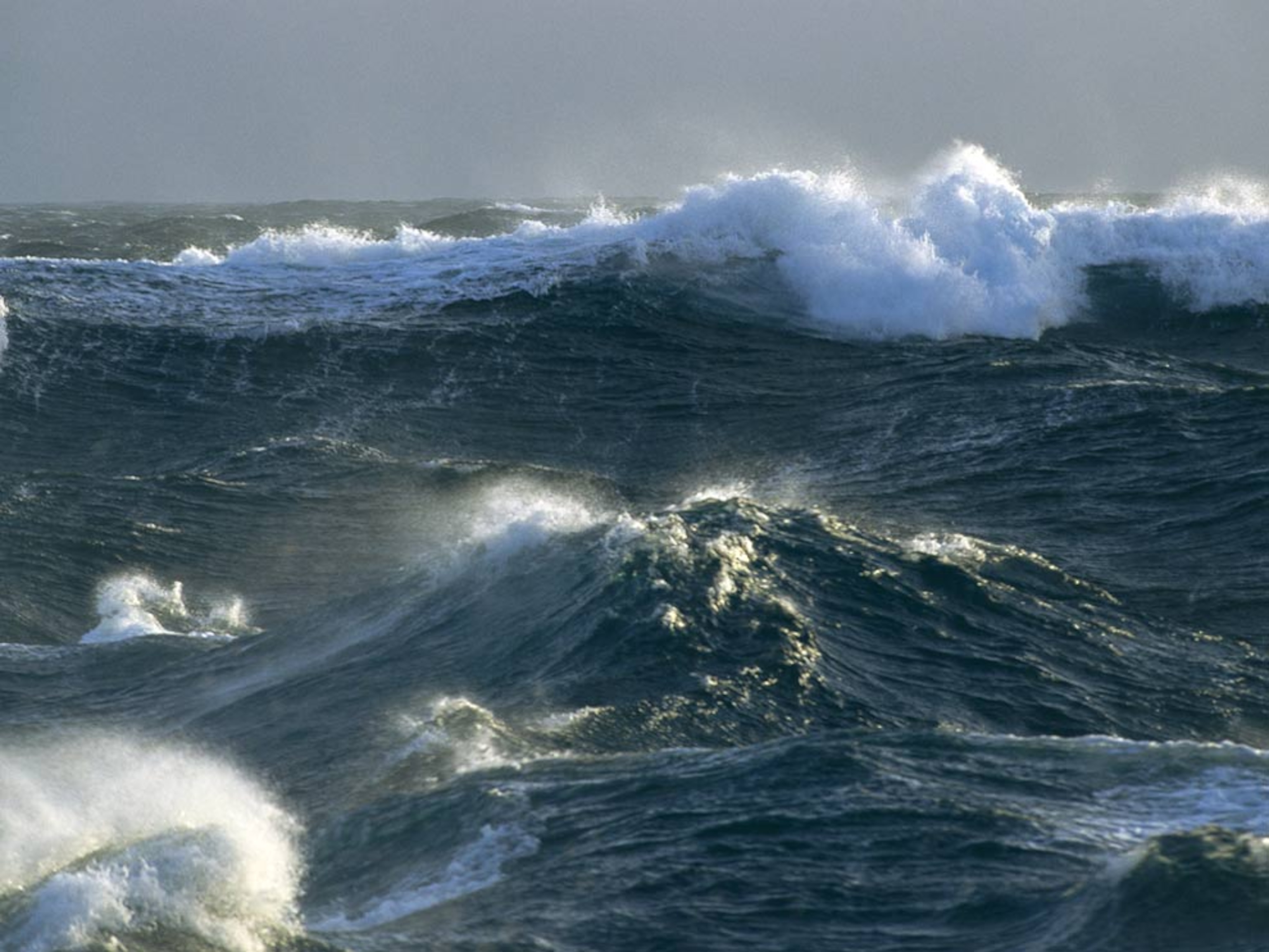 Large waves characterize the Southern Ocean surrounding Antarctica