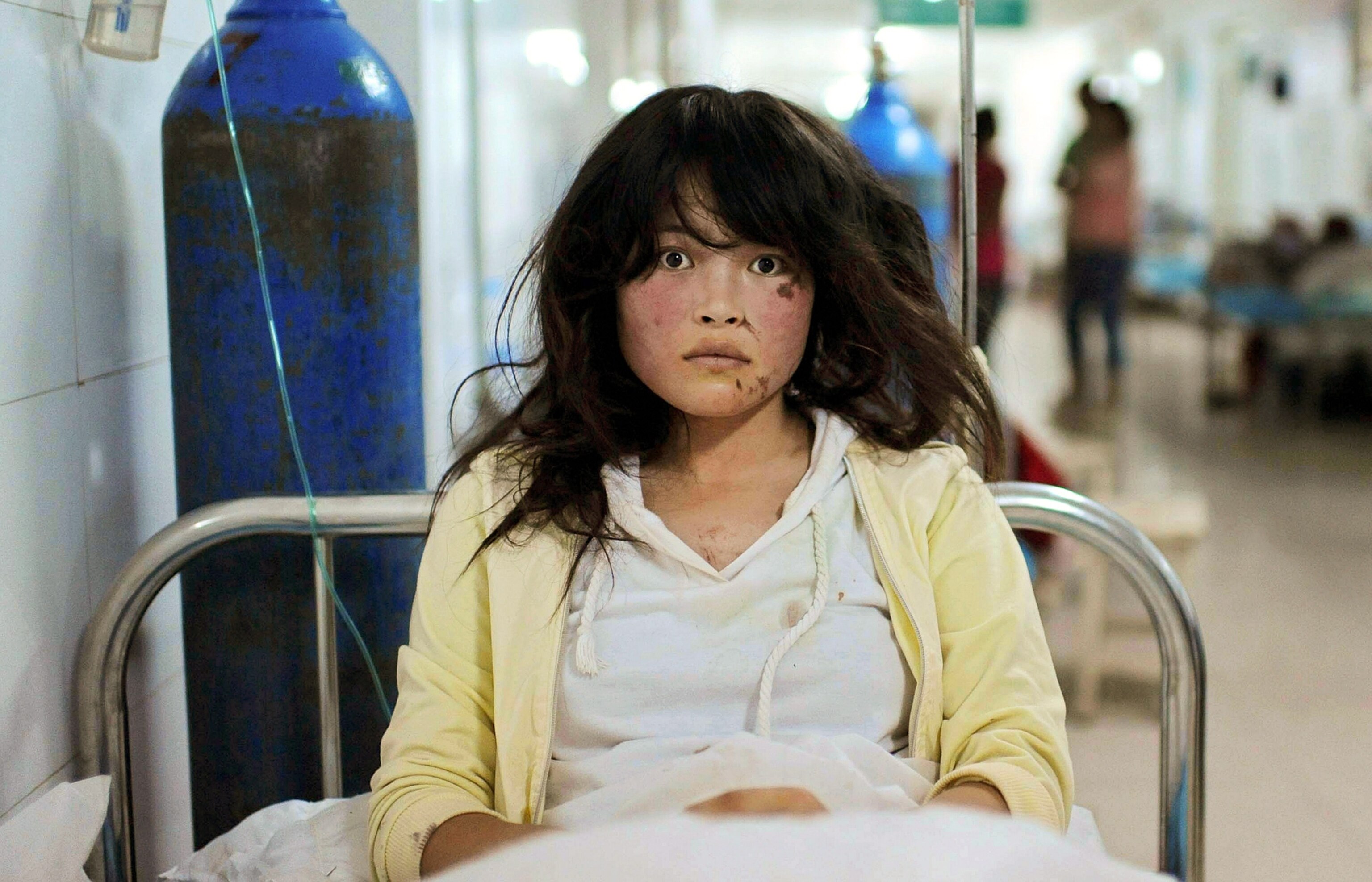 a Chinese earthquake survivor in a hospital bed