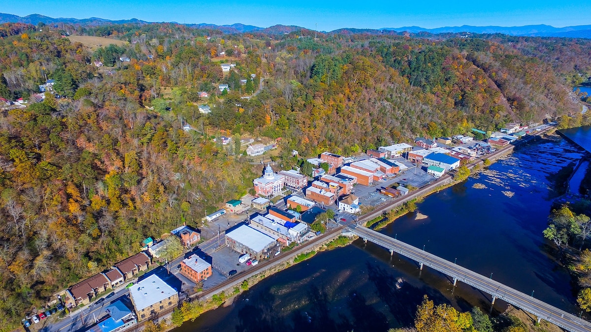 These small towns in western North Carolina are big on charm