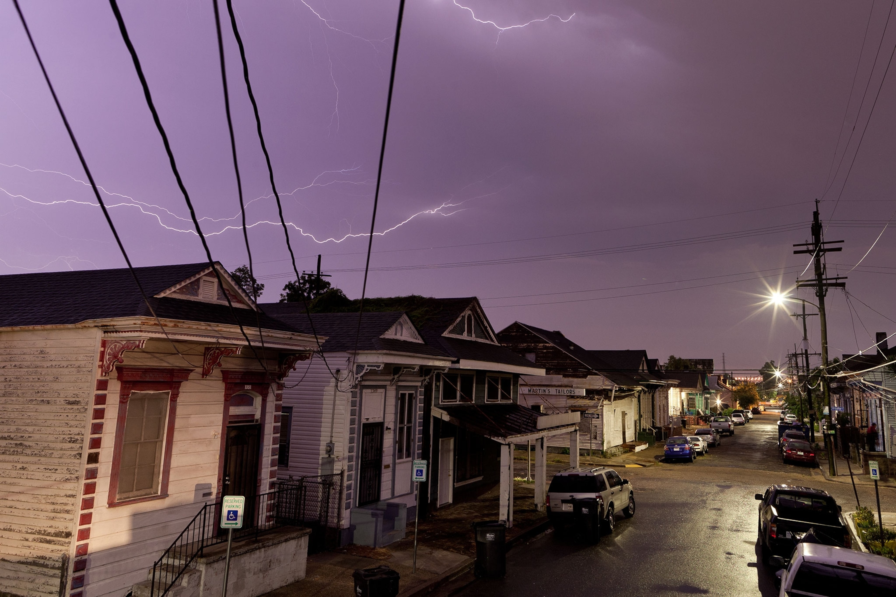 houses with lead-contaminated paint