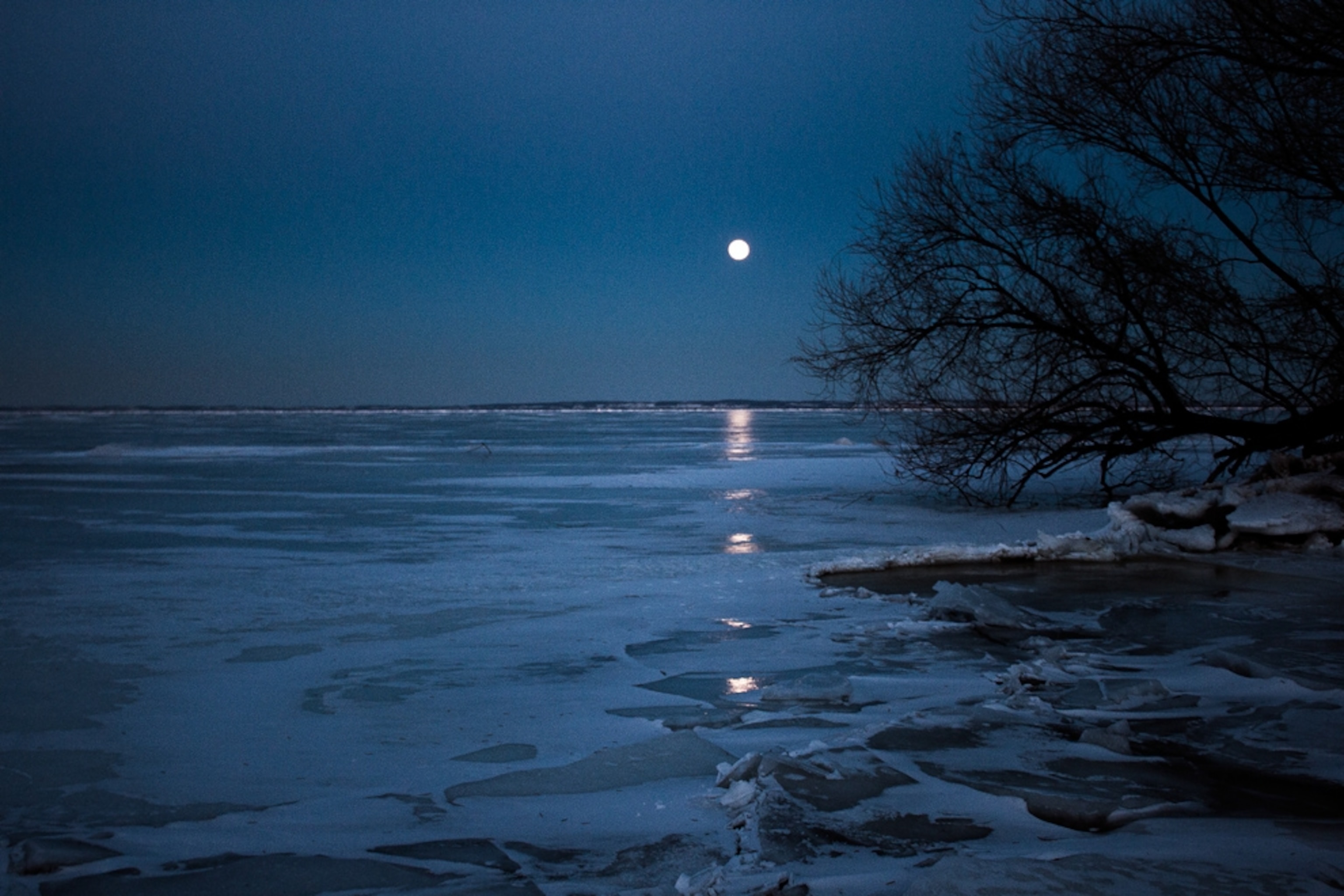 The full moon in Oshkosh, WI