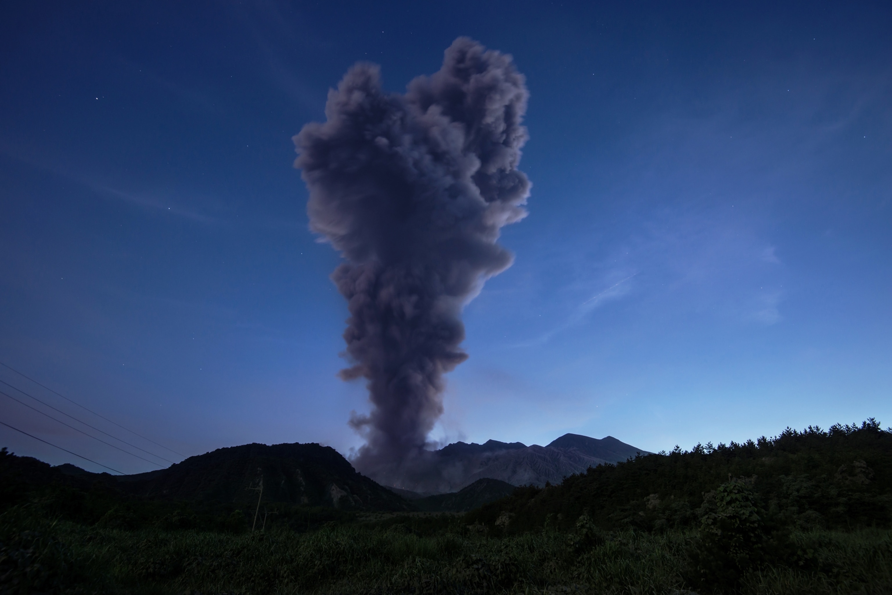 A powerful strombolian- to vulcanian-type explosion from the Showa crater of Sakurajima volcano (Kyushu, Japan).