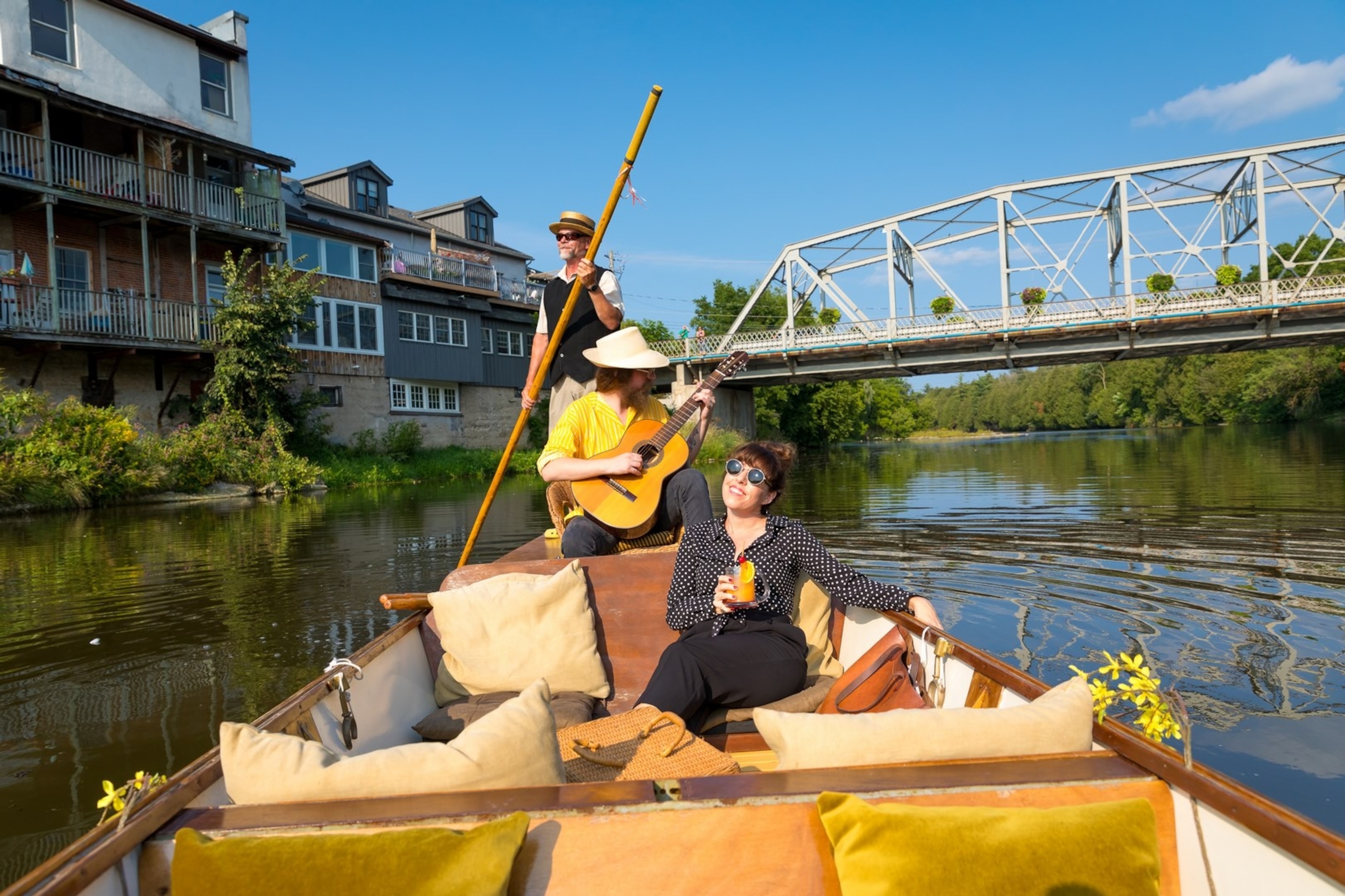 Cruise the Grand River  in a Punt Boat Ontario