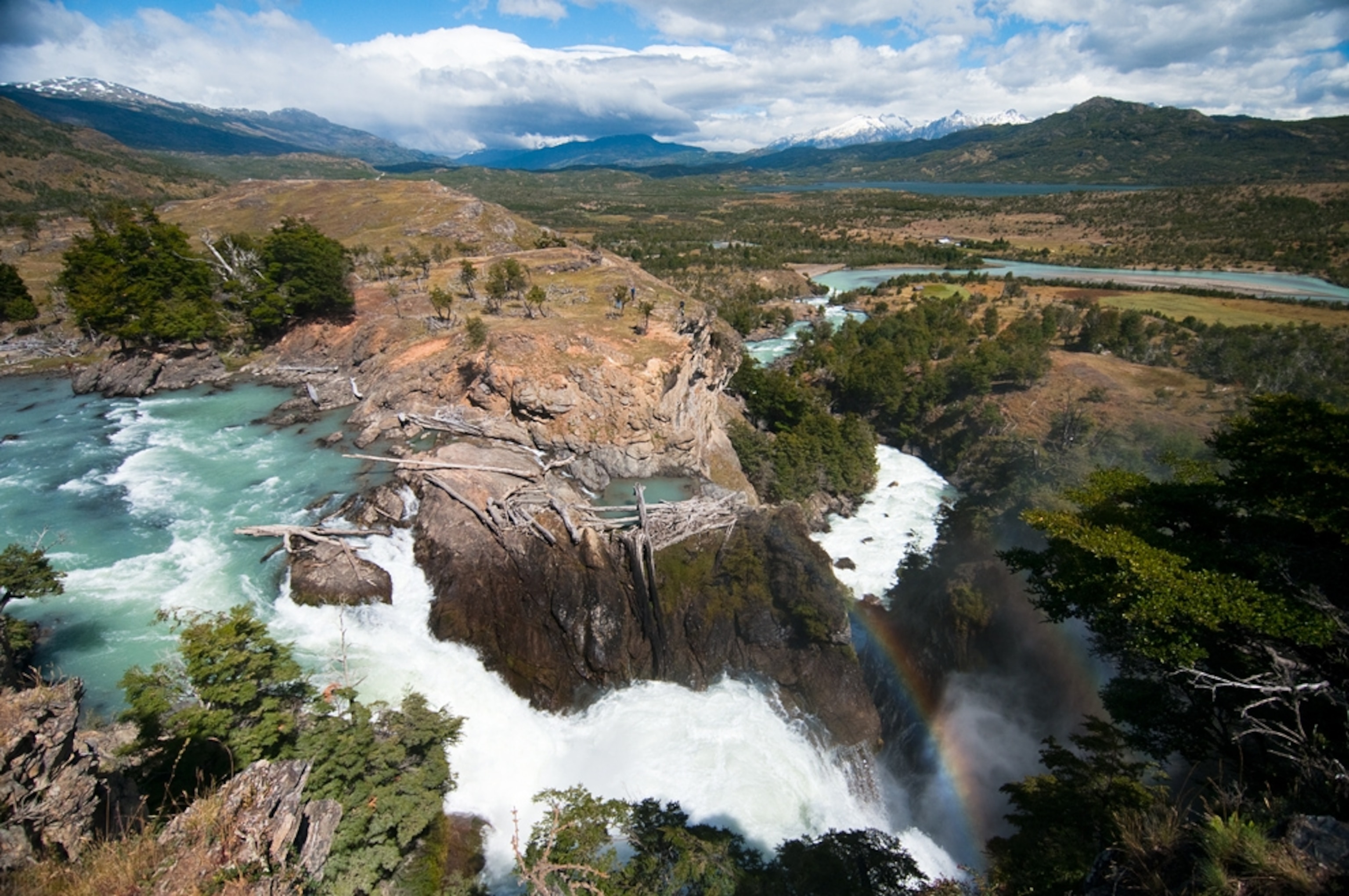 A powerful waterfall in a wide-open Patagonian landscape