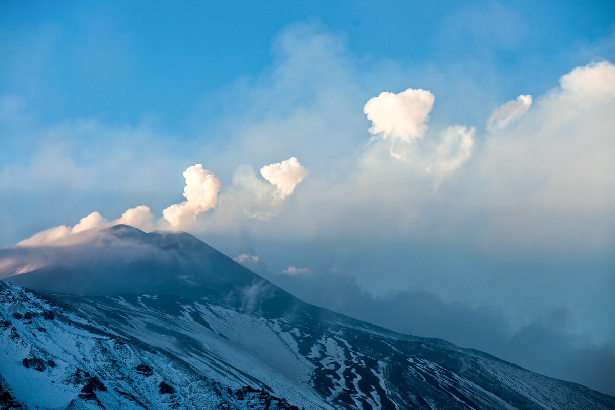 Photos: Italy's Mount Etna Volcano Blows Smoke Rings