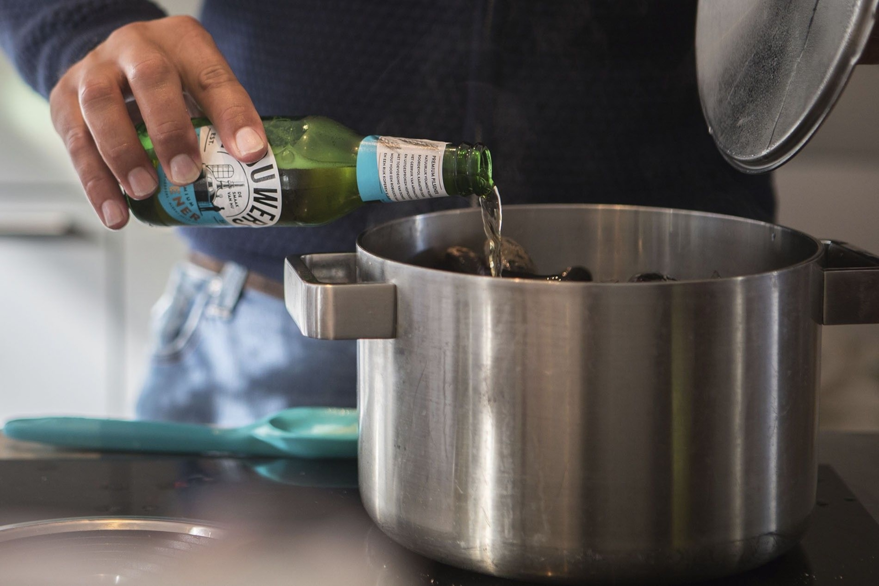 Mussels cooked in wine.