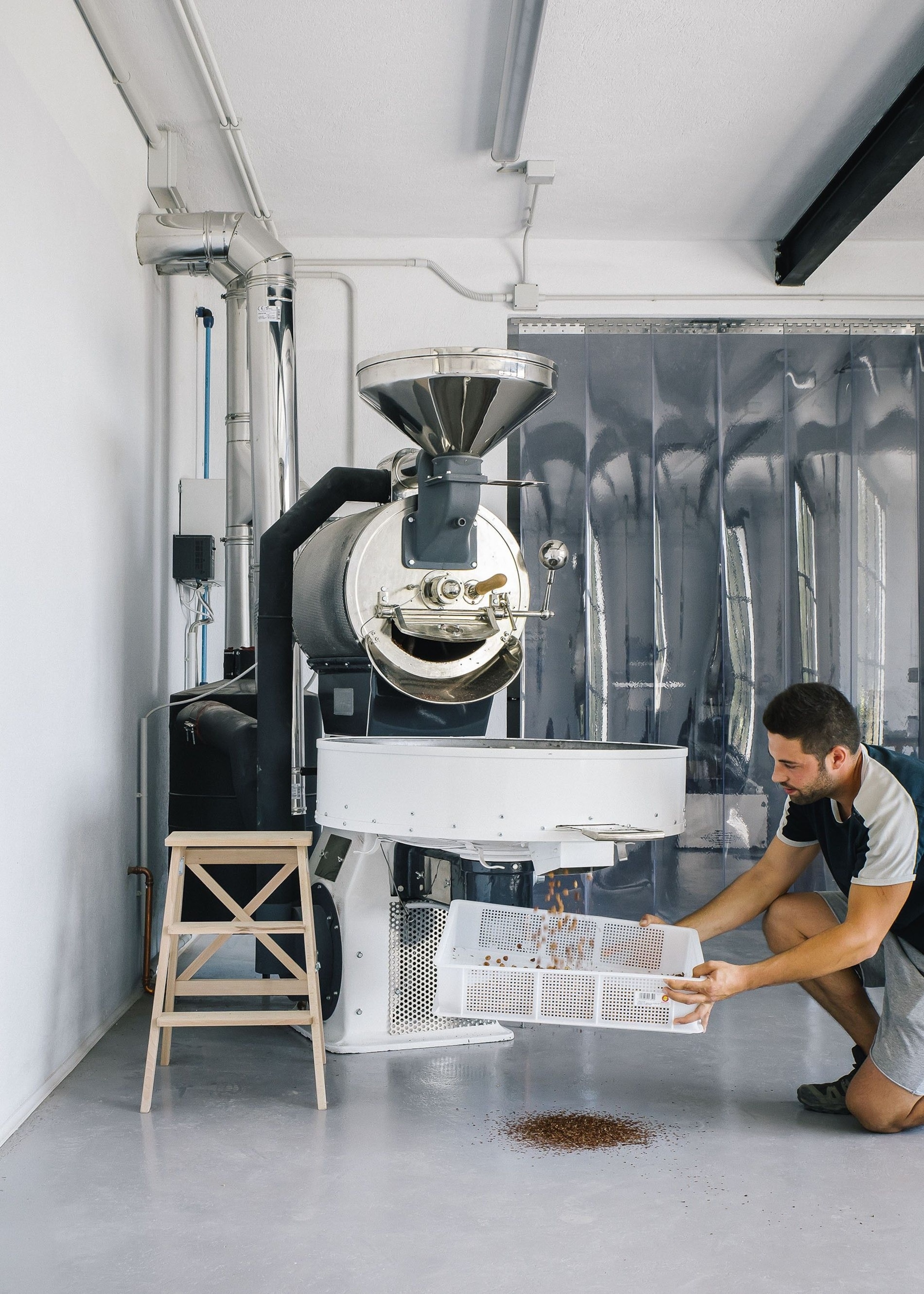 In a refurbished factory, Alberto uses a converted coffee bean roaster to roast single-source hazelnuts, and makes his own chocolates in vintage moulds.