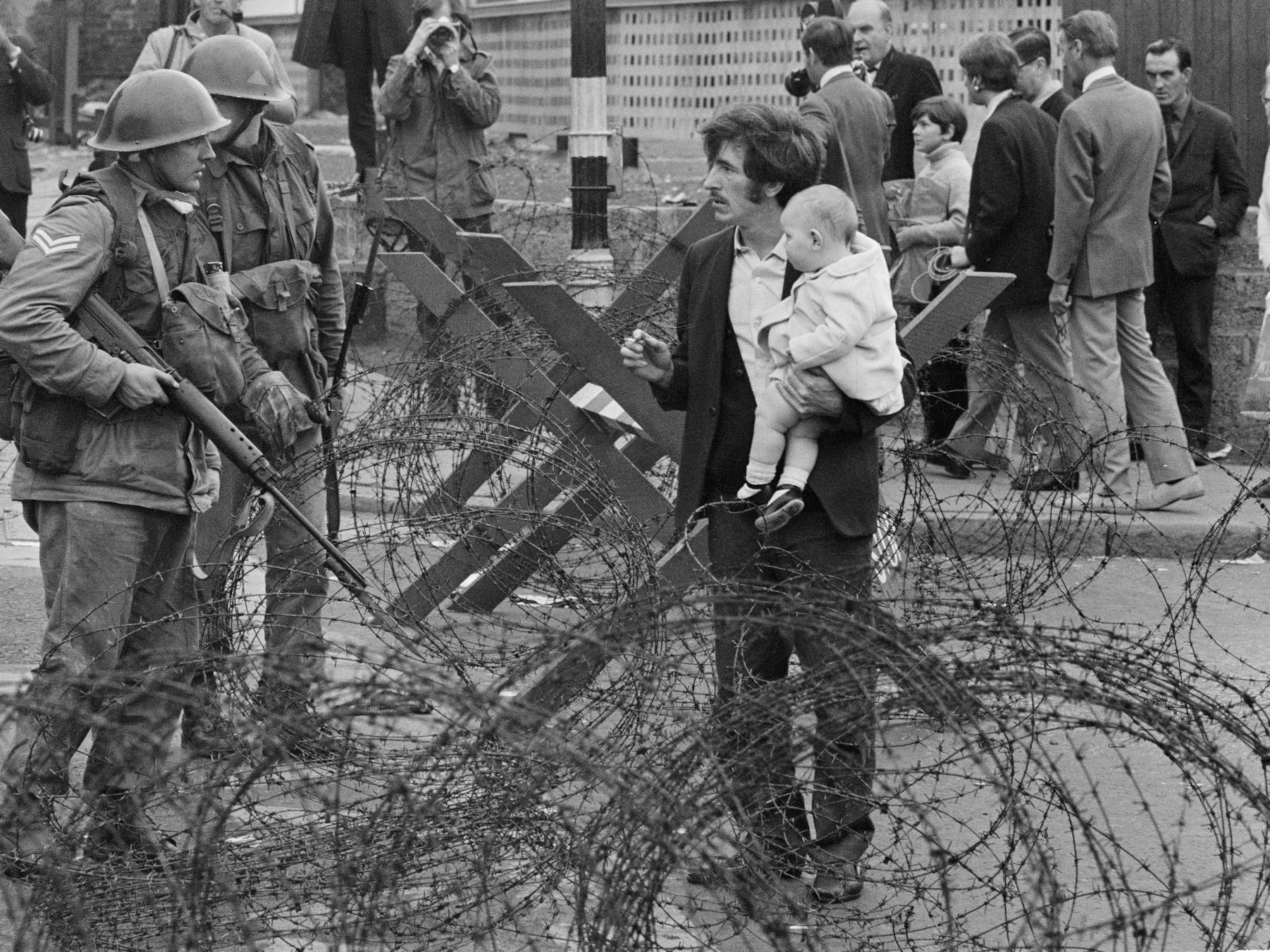 Homme Composition Dorade A Short History Of The Troubles Hebdomadaire   GettyImages 1144547208 4x3 