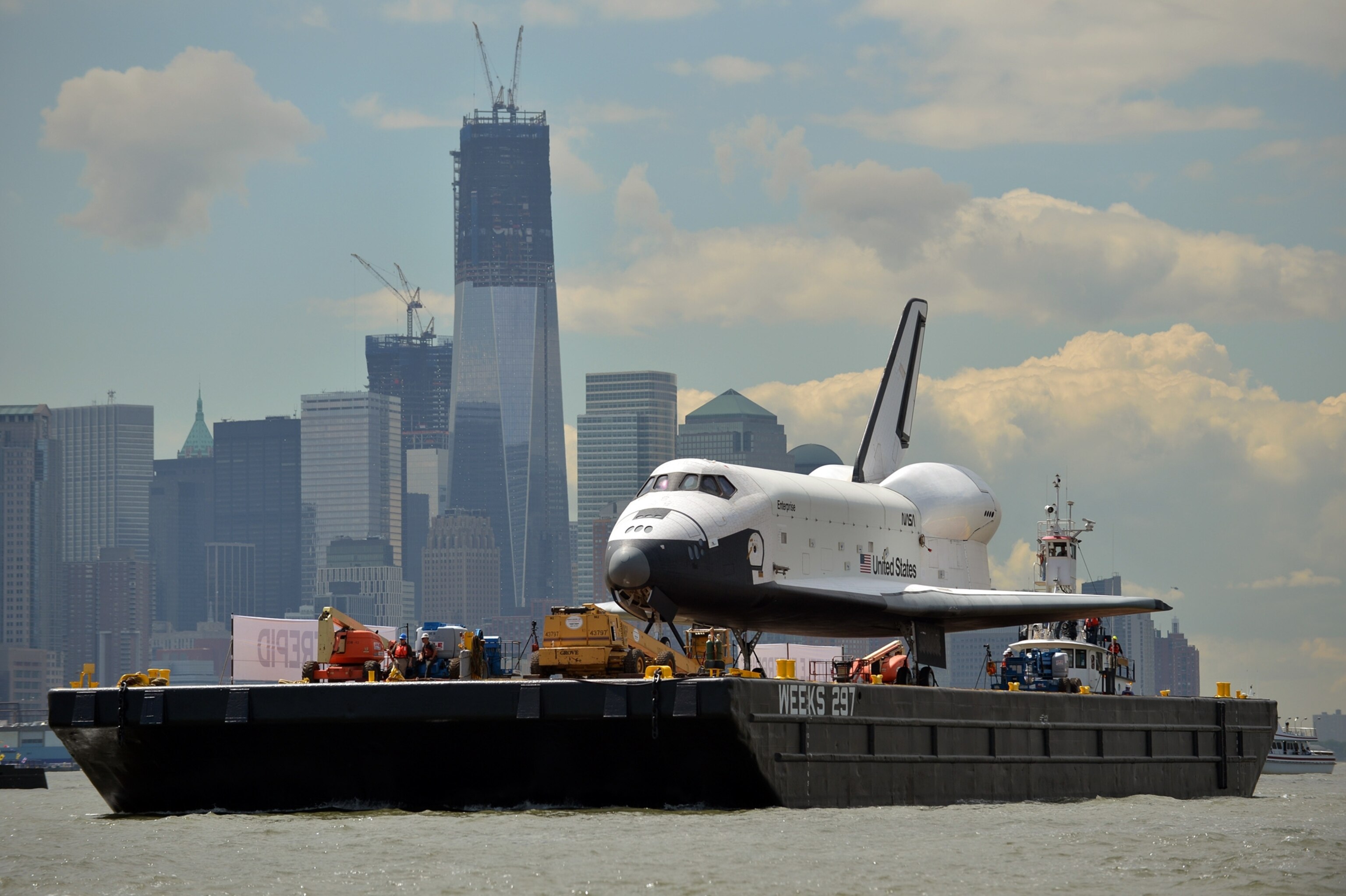 Space shuttle Enterprise picture: shuttle on a barge on the Hudson